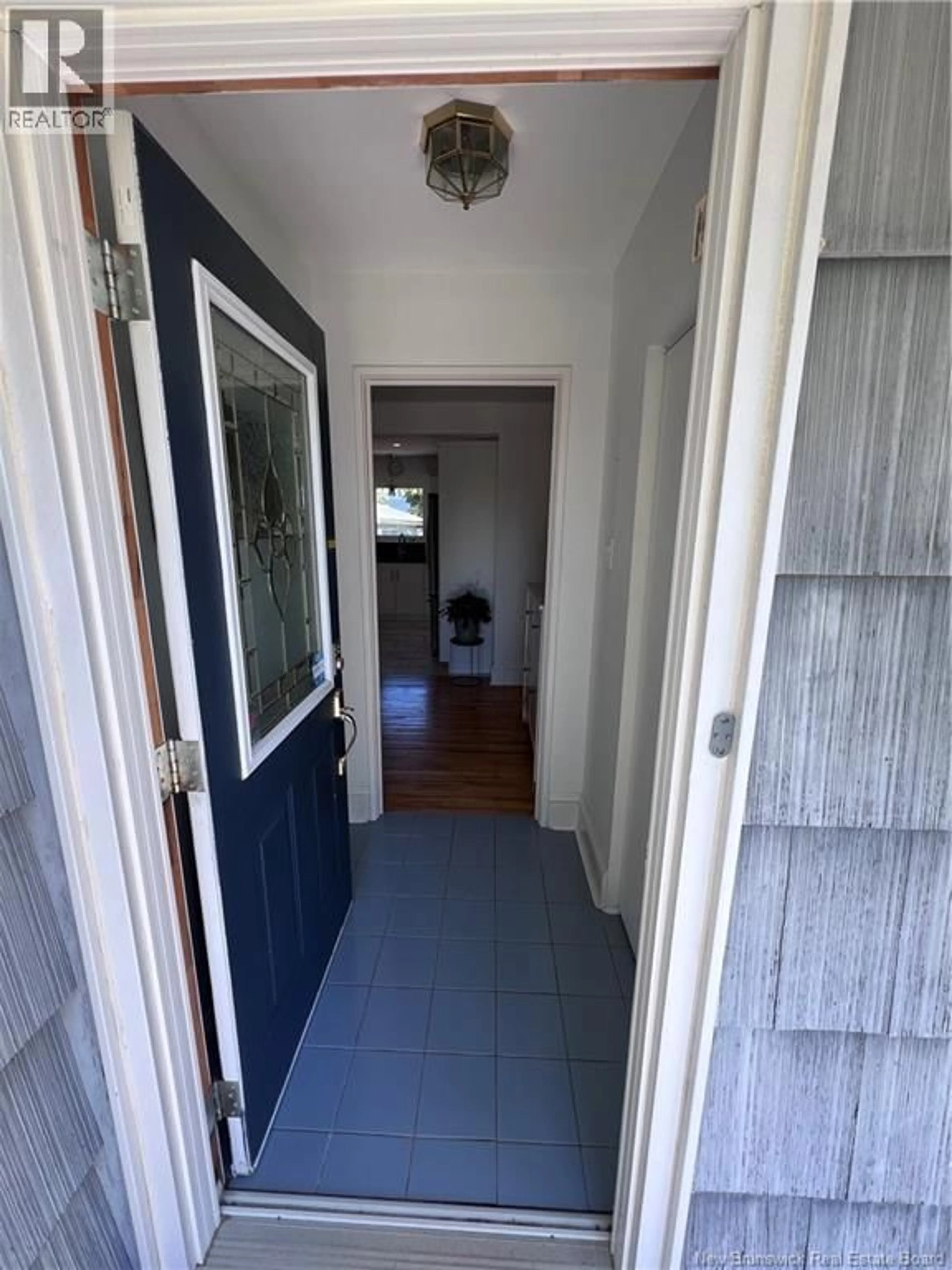 Indoor foyer for 70 ALWARD STREET, Saint John New Brunswick E2K2K2