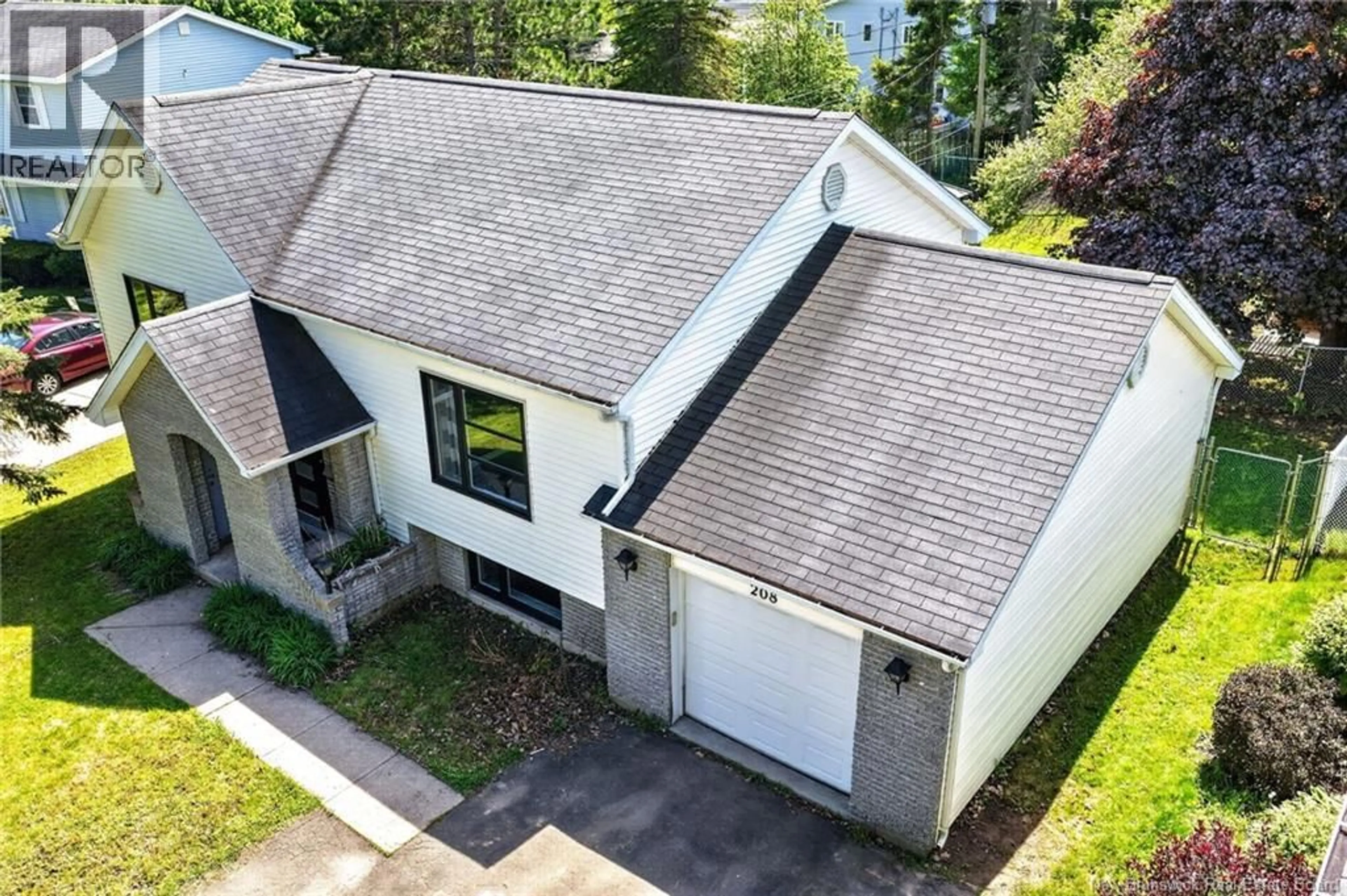 A pic from outside/outdoor area/front of a property/back of a property/a pic from drone, street for 208 COLUMBUS, Moncton New Brunswick E1A5L3