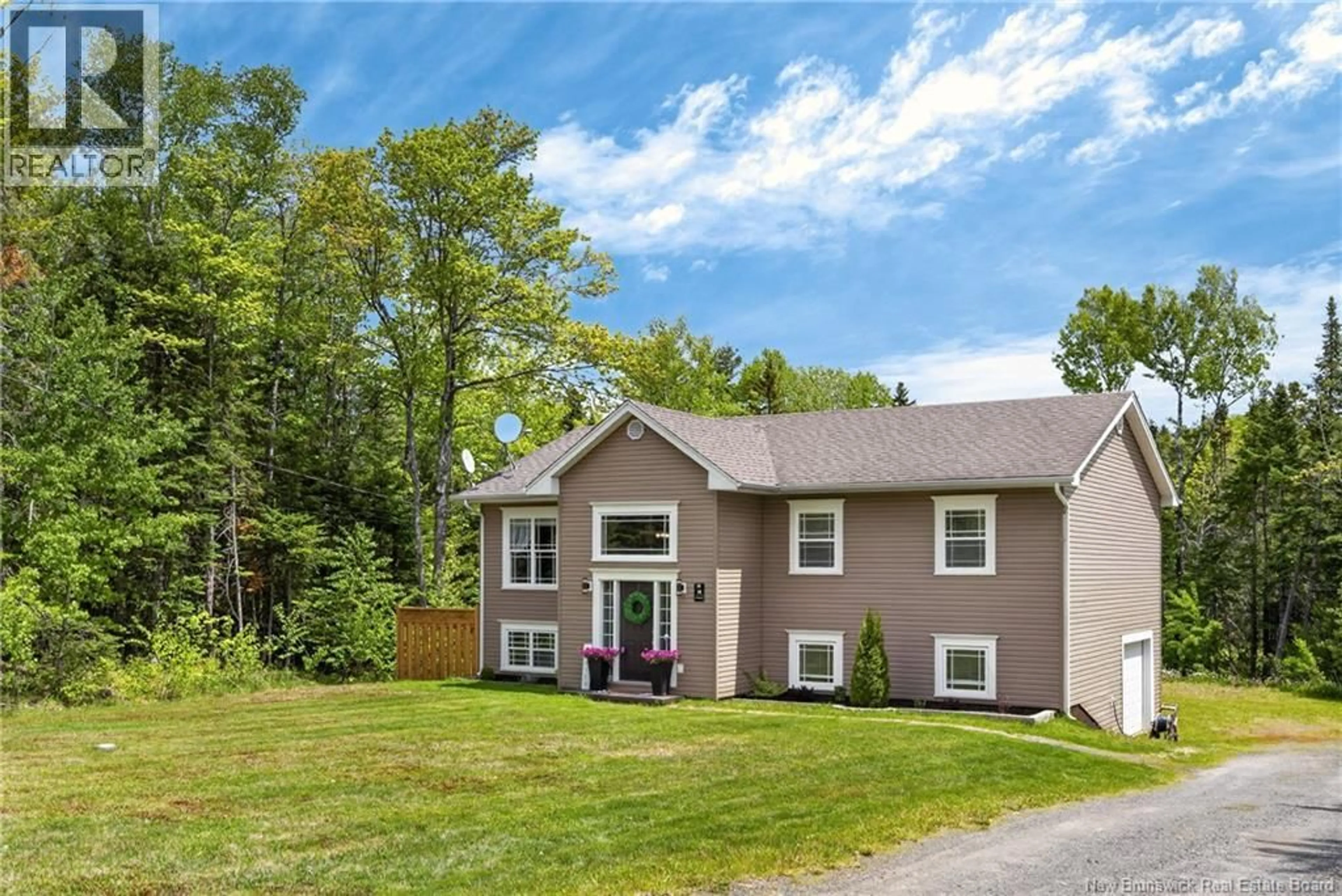 Home with vinyl exterior material, unknown for 14 CHARDONNAY STREET, Fredericton New Brunswick E3A0A7