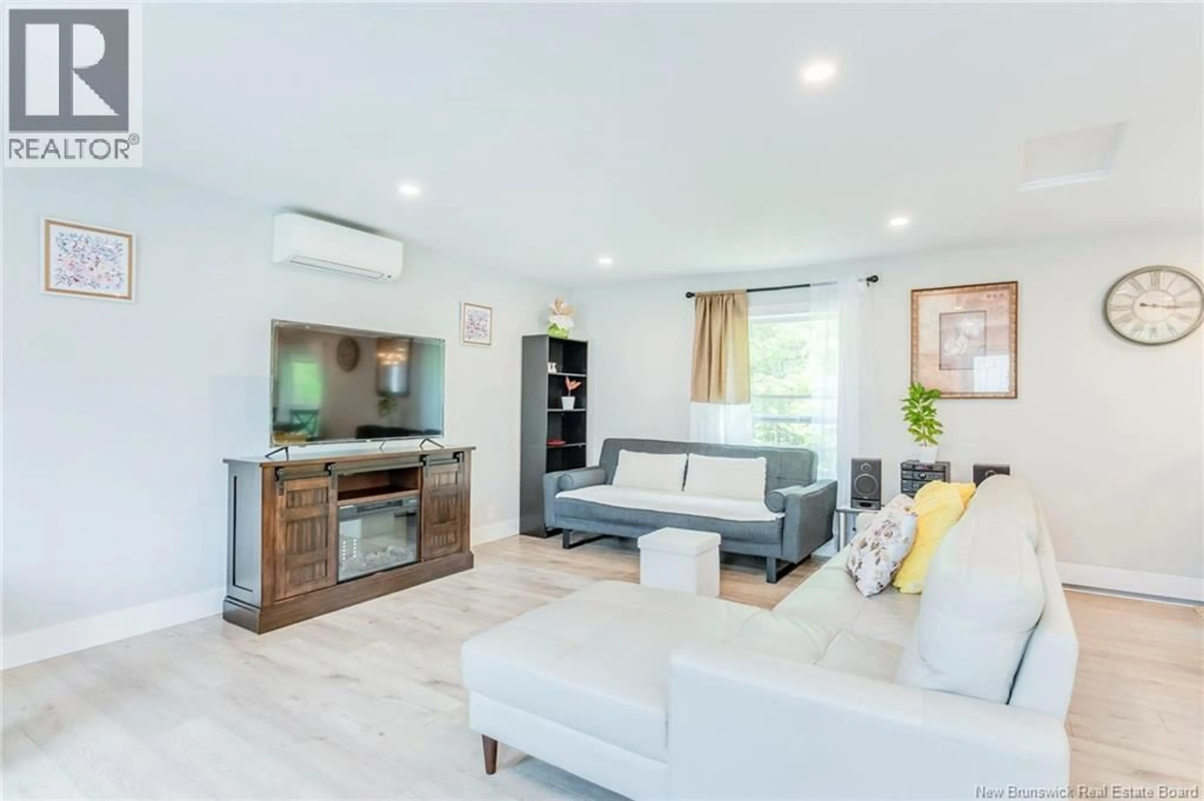 Living room with furniture, wood/laminate floor for 58 SHANKLIN ROAD, Bains Corner New Brunswick E5R1R9