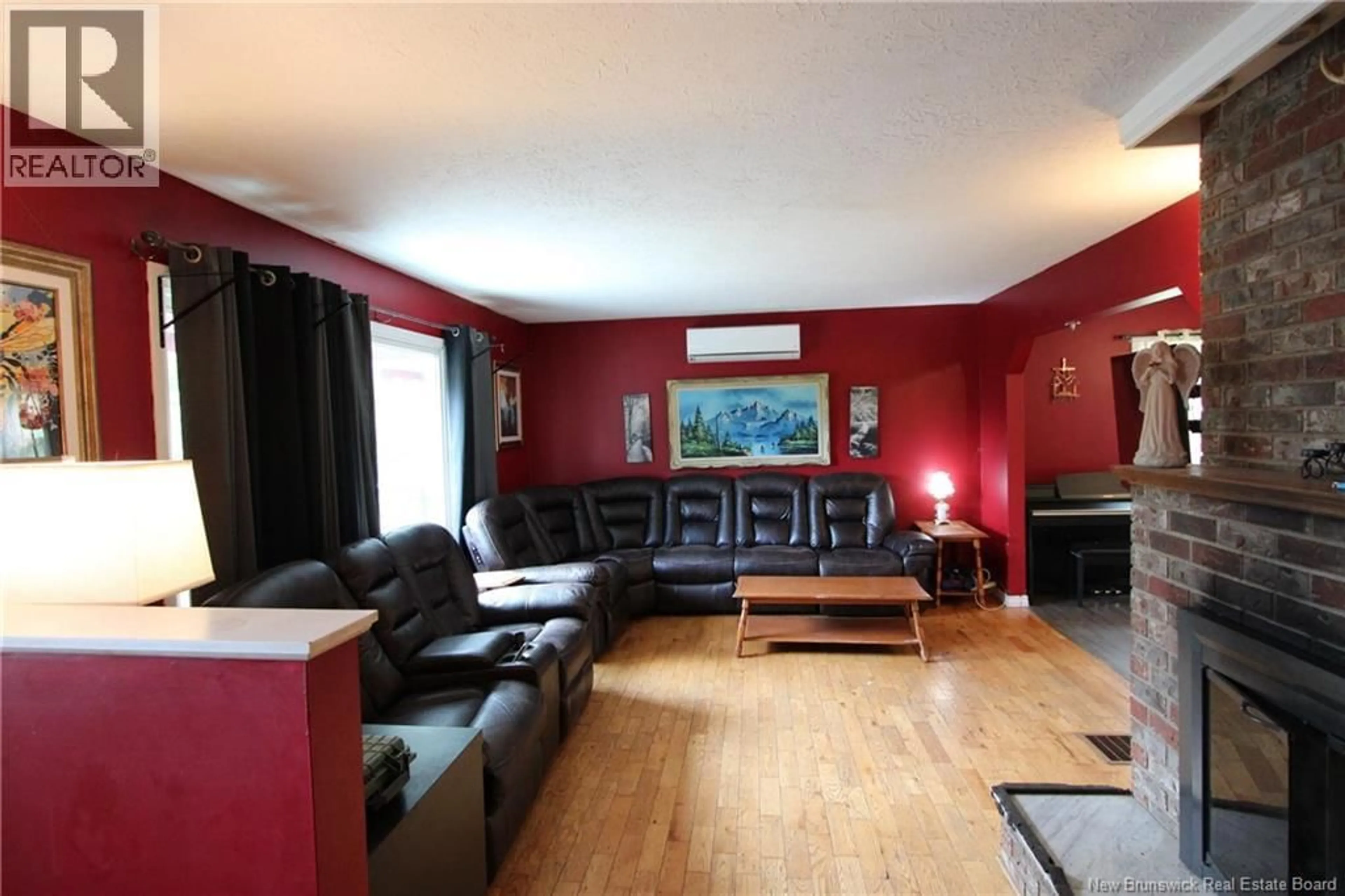Living room with furniture, wood/laminate floor for 381 MAZEROLLE SETTLEMENT ROAD, Upper Kingsclear New Brunswick E3E1W9