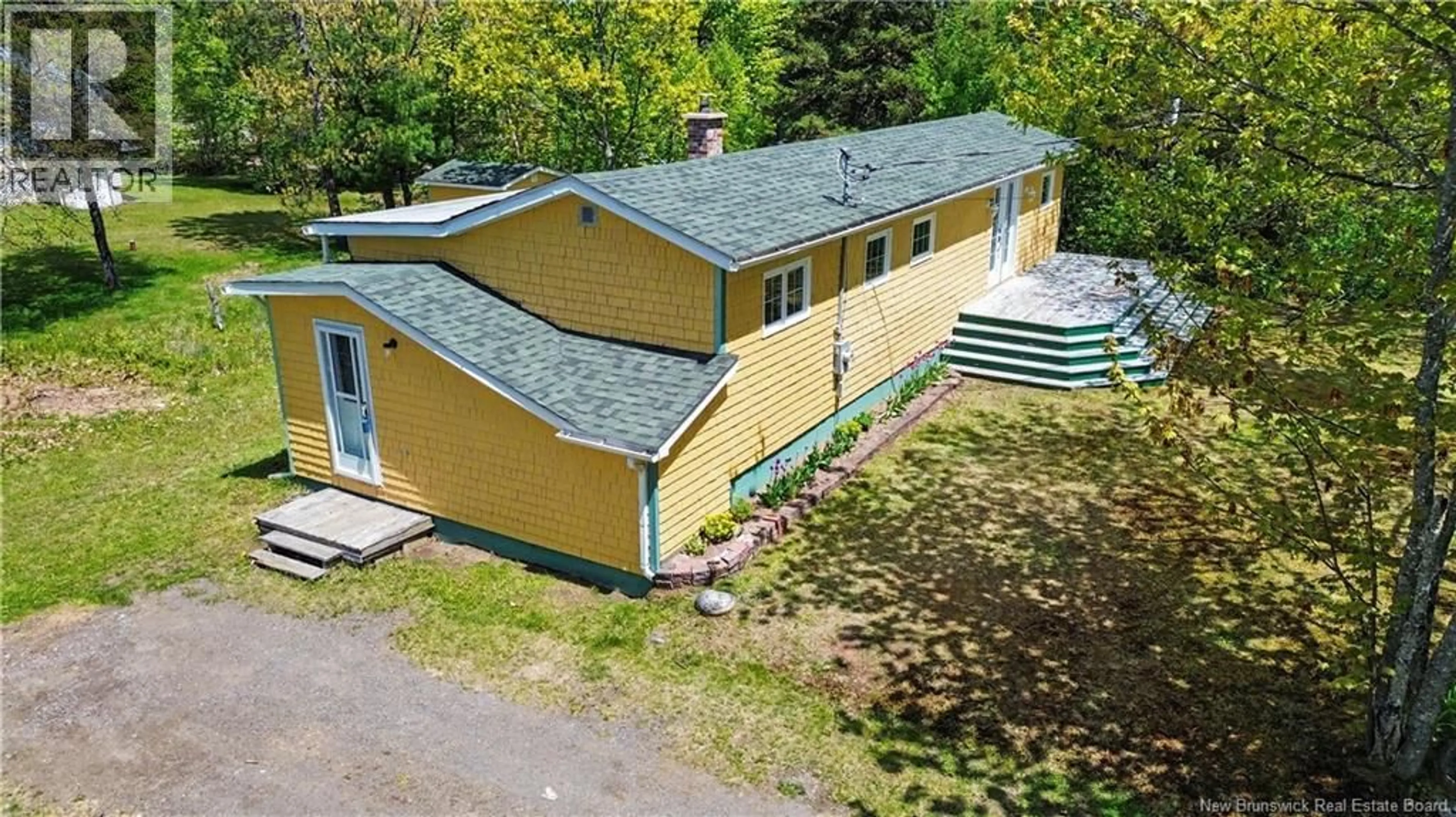 A pic from outside/outdoor area/front of a property/back of a property/a pic from drone, building for 35 RICHARD CRES, Rogersville New Brunswick E4Y2H6