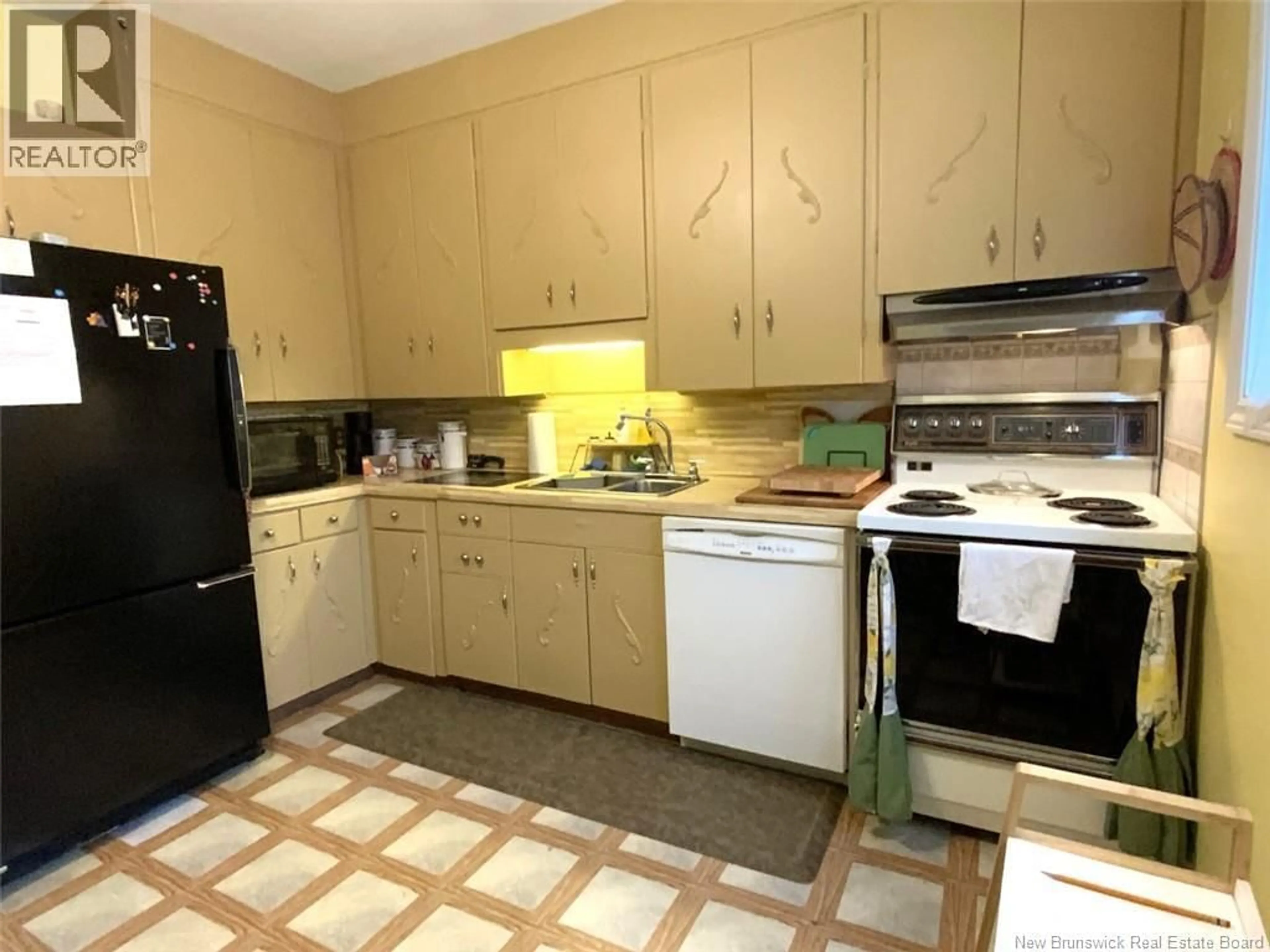 Standard kitchen, unknown for 28 LYNOTT STREET, Edmundston New Brunswick E3V1S6
