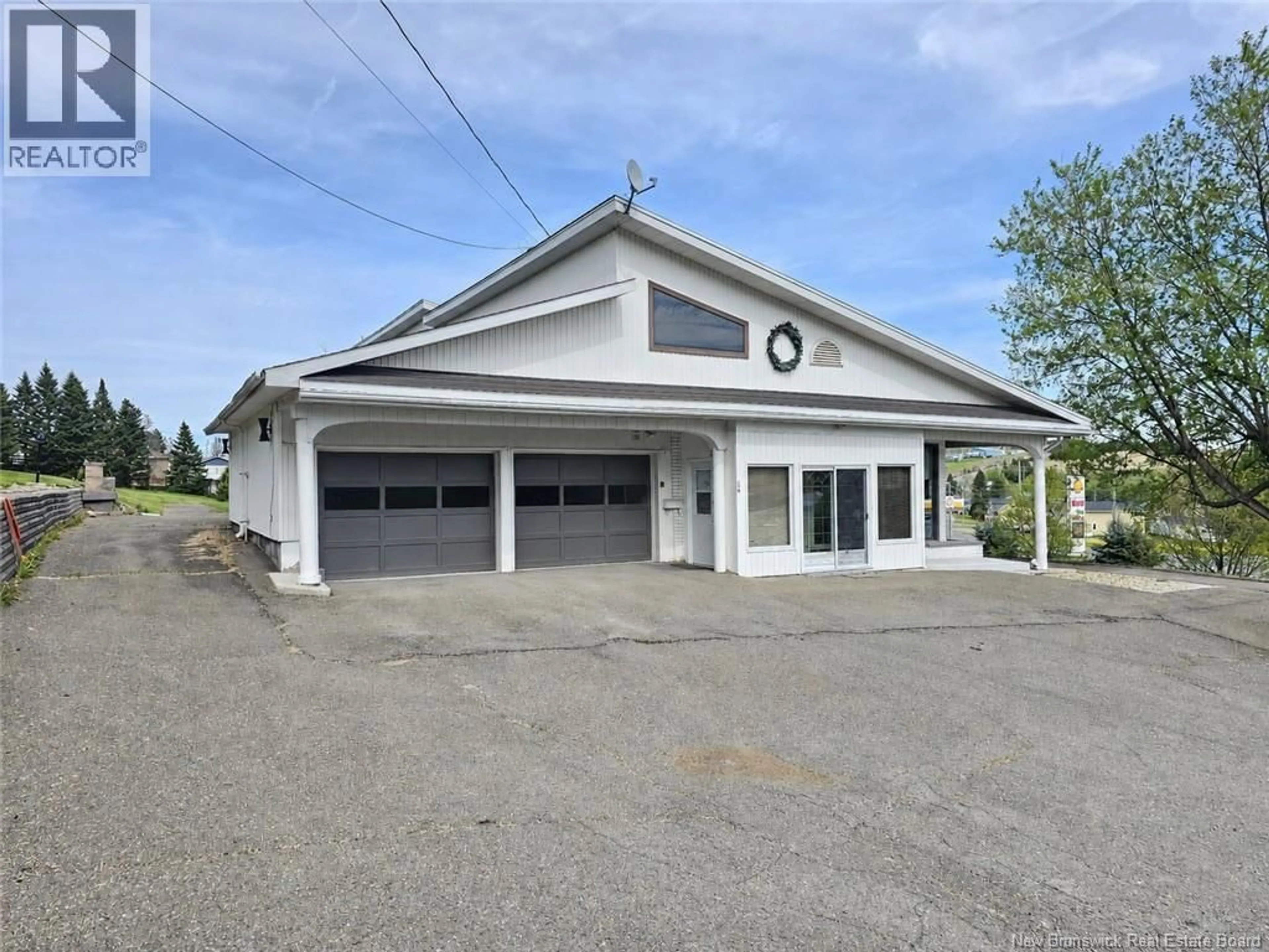 Indoor garage for 24 RUE VETERAN SUD, Grand Falls New Brunswick E3Y0E6