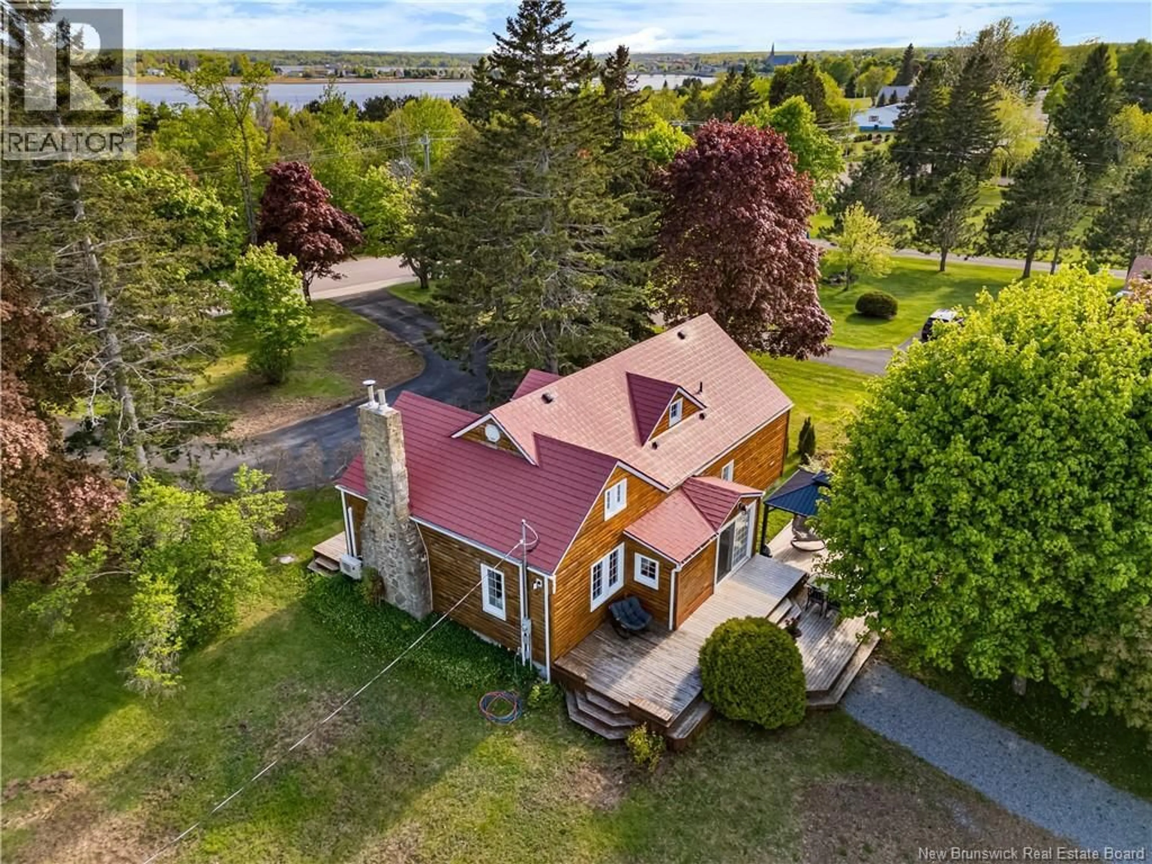A pic from outside/outdoor area/front of a property/back of a property/a pic from drone, water/lake/river/ocean view for 124 DU COUVENT, Bouctouche New Brunswick E4S3C1