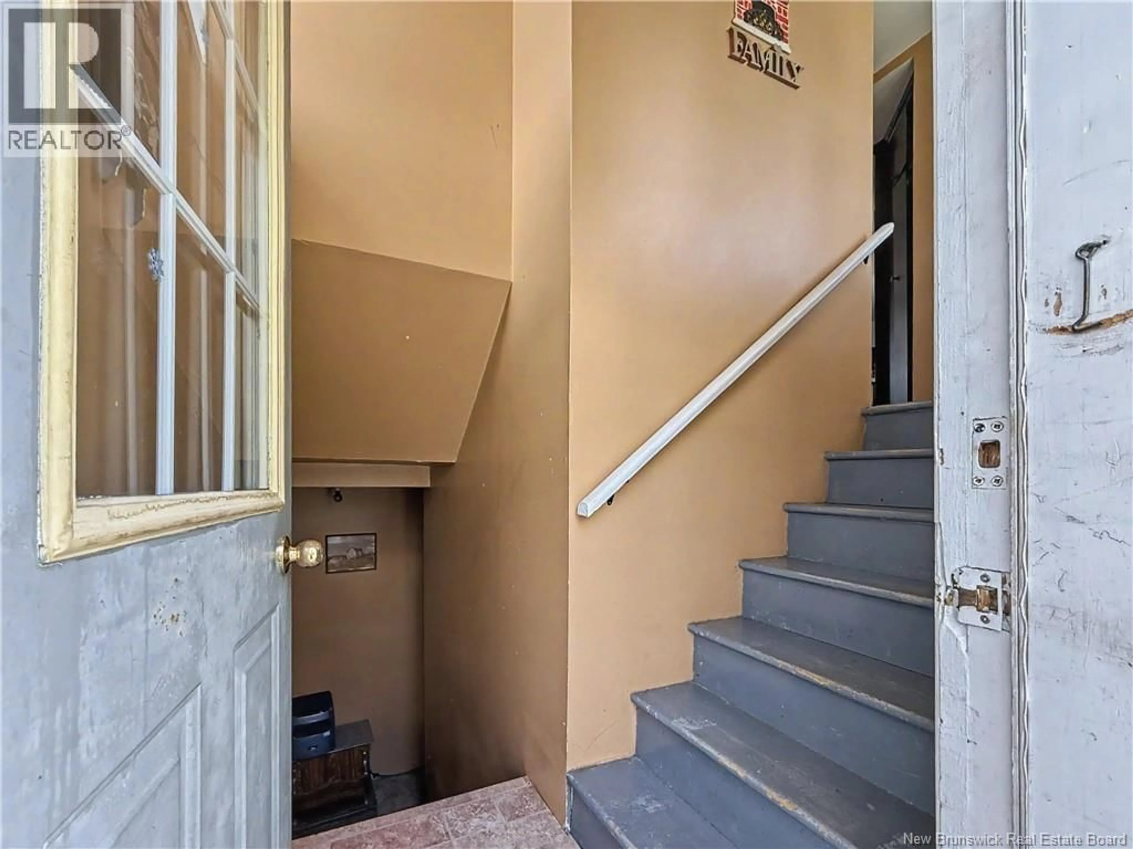 Indoor foyer for 601 PLEASANT RIDGE, Rogersville New Brunswick E4Y1A5