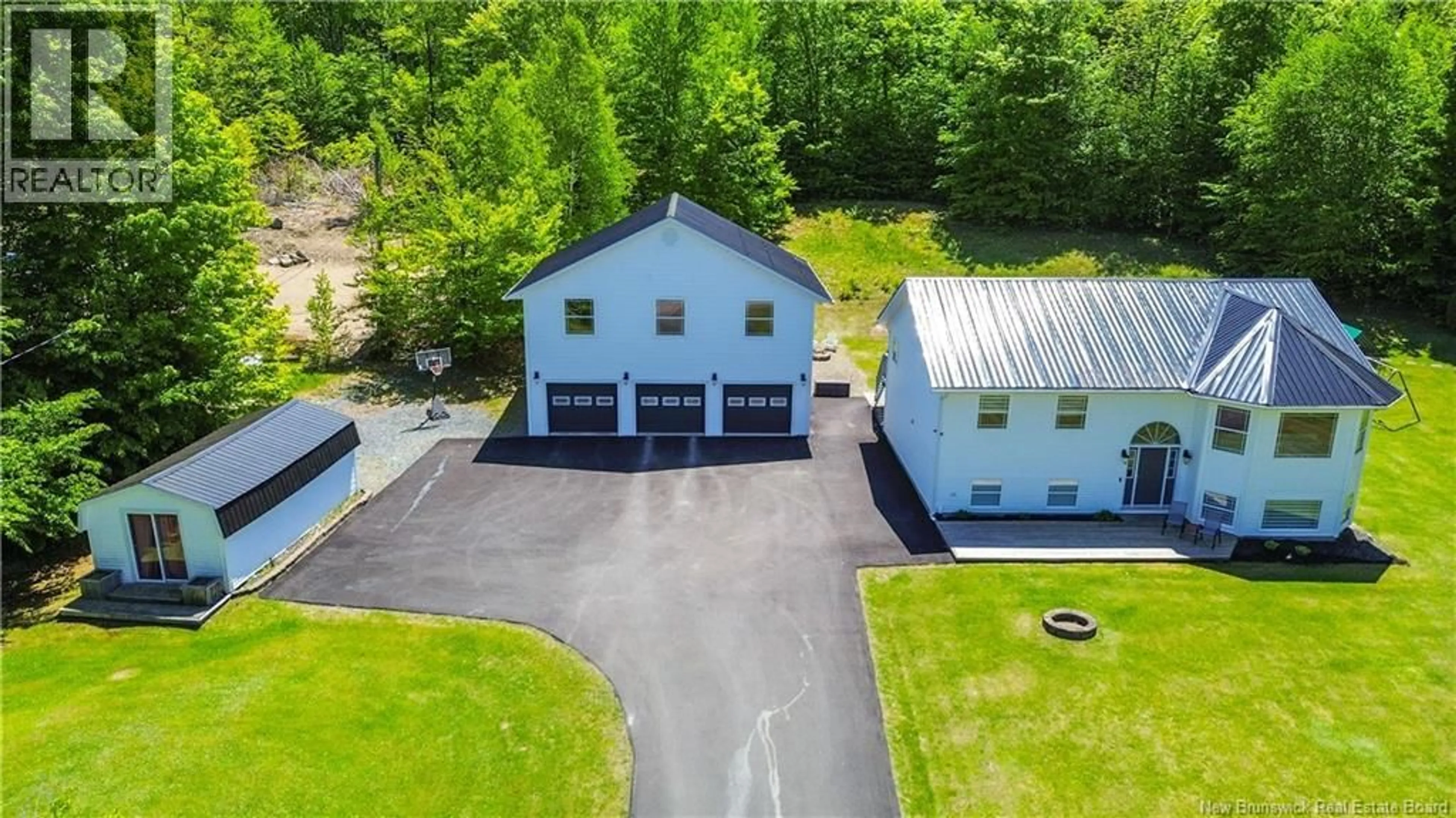 A pic from outside/outdoor area/front of a property/back of a property/a pic from drone, building for 47 TOURIST BUREAU ROAD, Woodstock New Brunswick E7M4W8