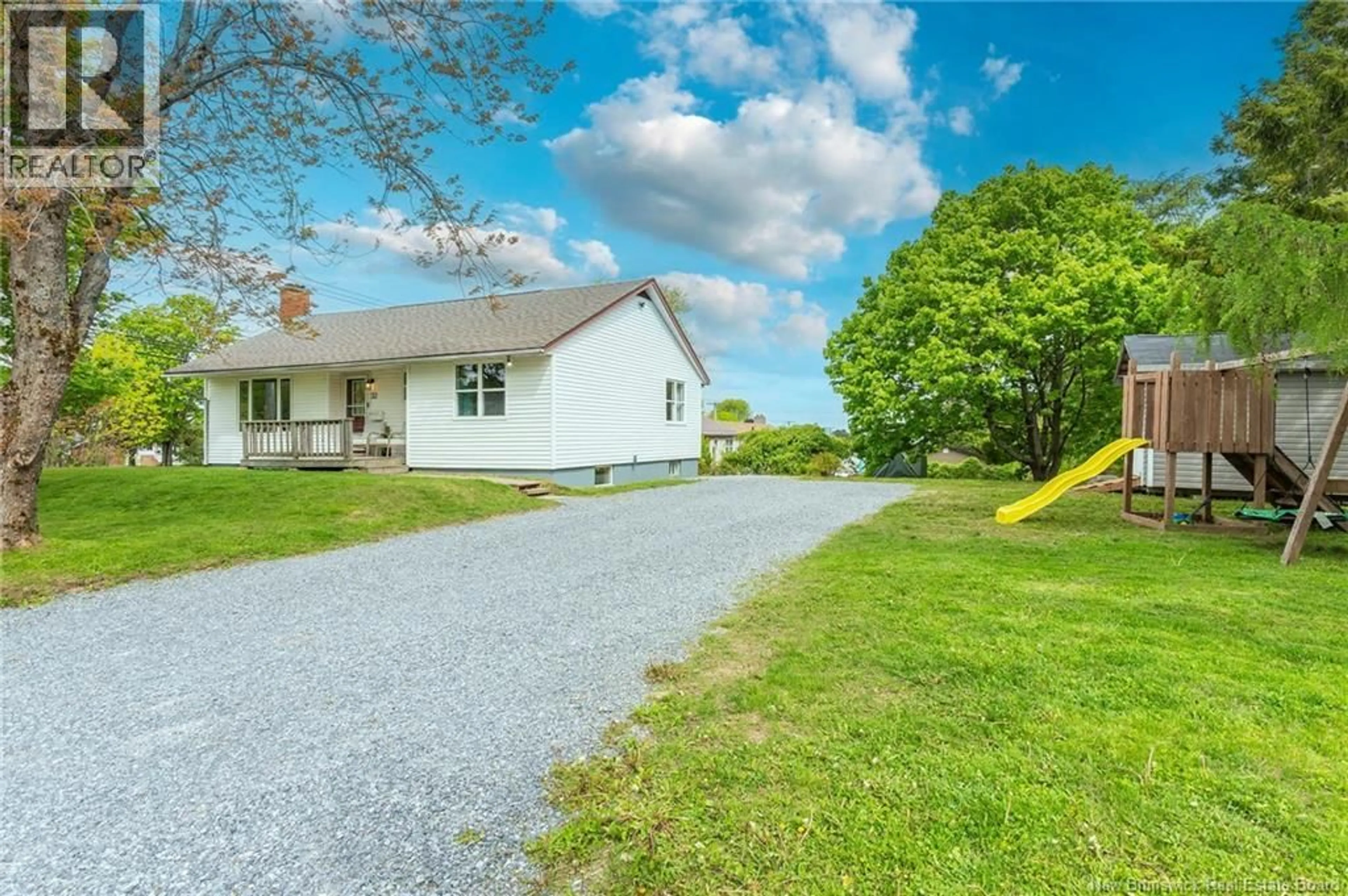 A pic from outside/outdoor area/front of a property/back of a property/a pic from drone, water/lake/river/ocean view for 32 KNOX COURT, Saint John New Brunswick E2J3H3