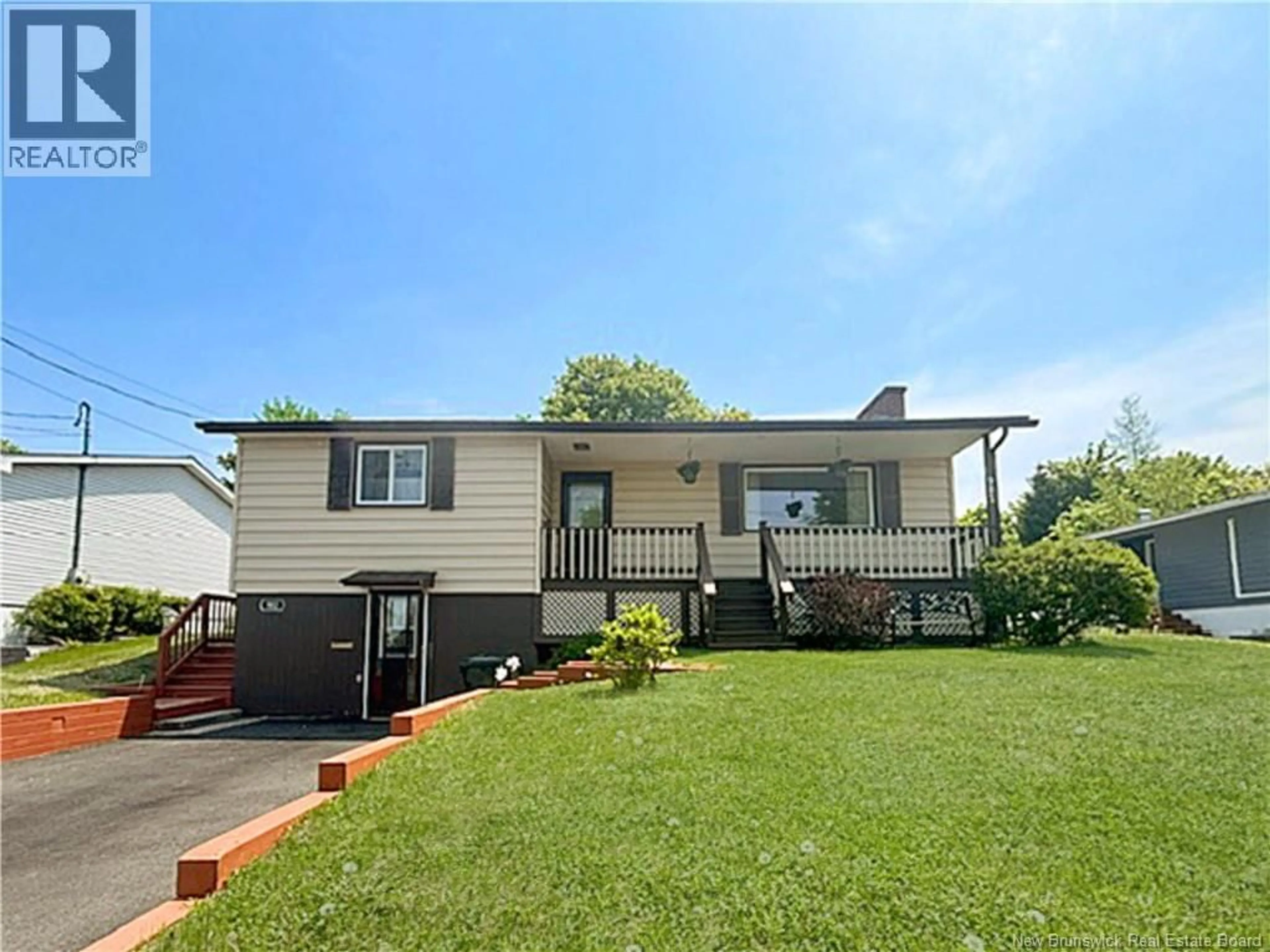 Home with vinyl exterior material, unknown for 982 MCCAVOUR DRIVE, Saint John New Brunswick E2M4M3