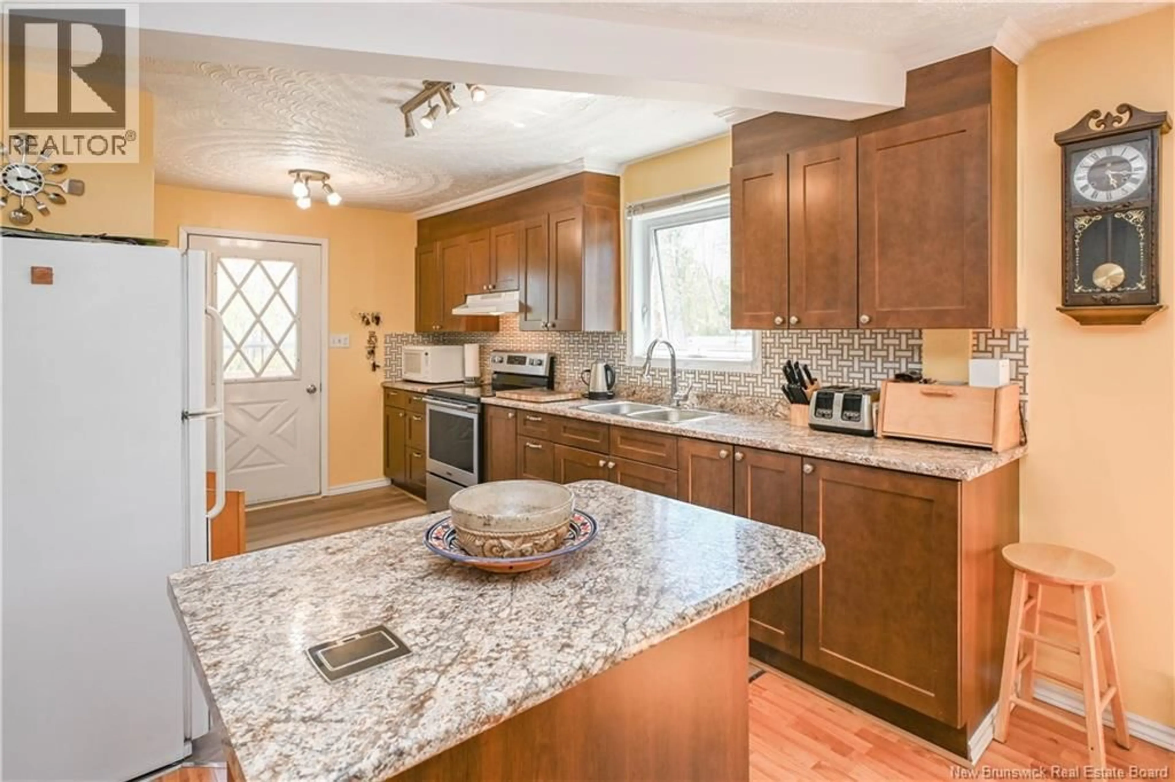 Open concept kitchen, ceramic/tile floor for 35 MALLET STREET, Haut-Shippagan New Brunswick E8S2S2