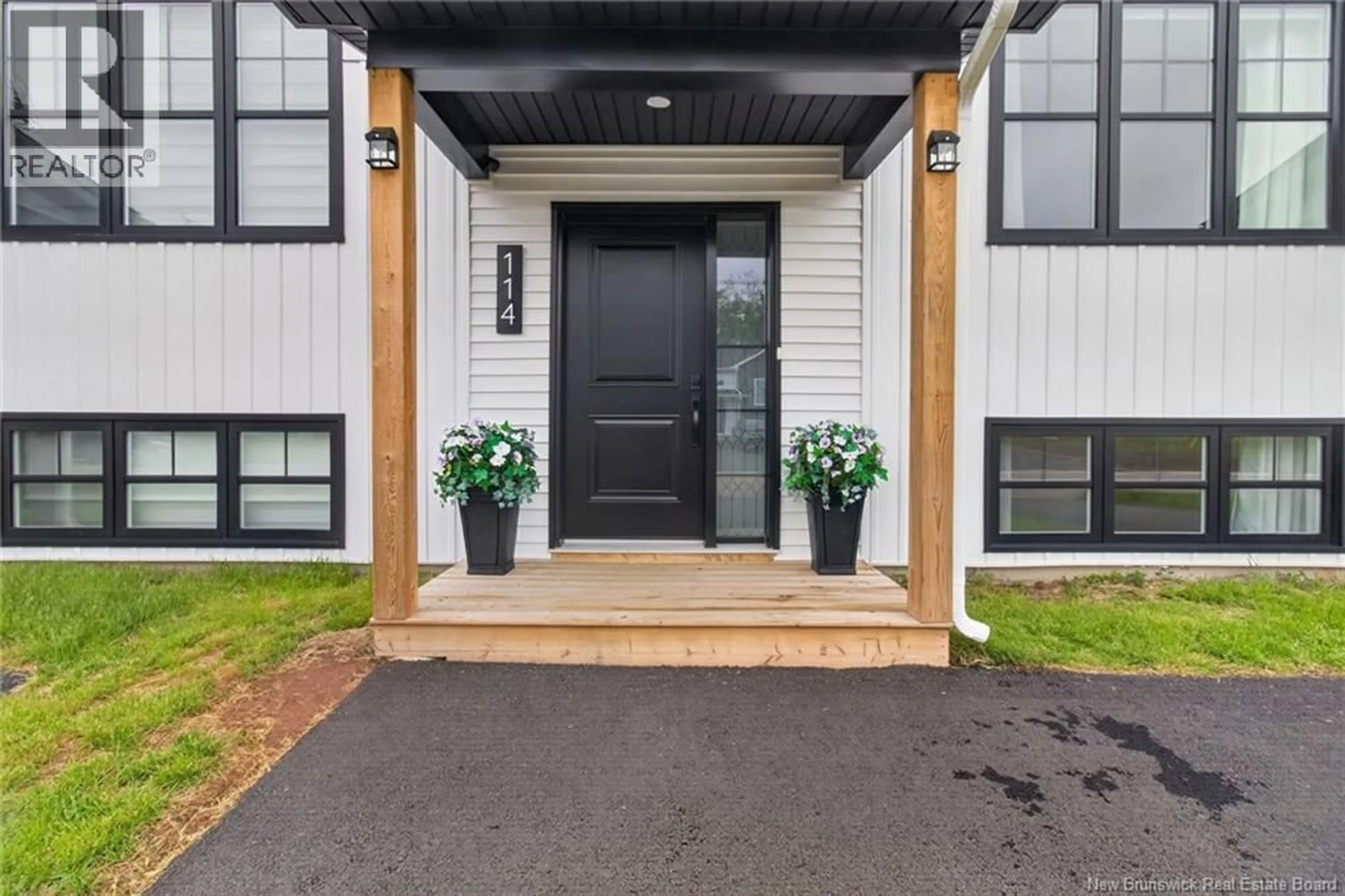 Indoor entryway for 114 ELSLIGER STREET, Dieppe New Brunswick E1A7X9