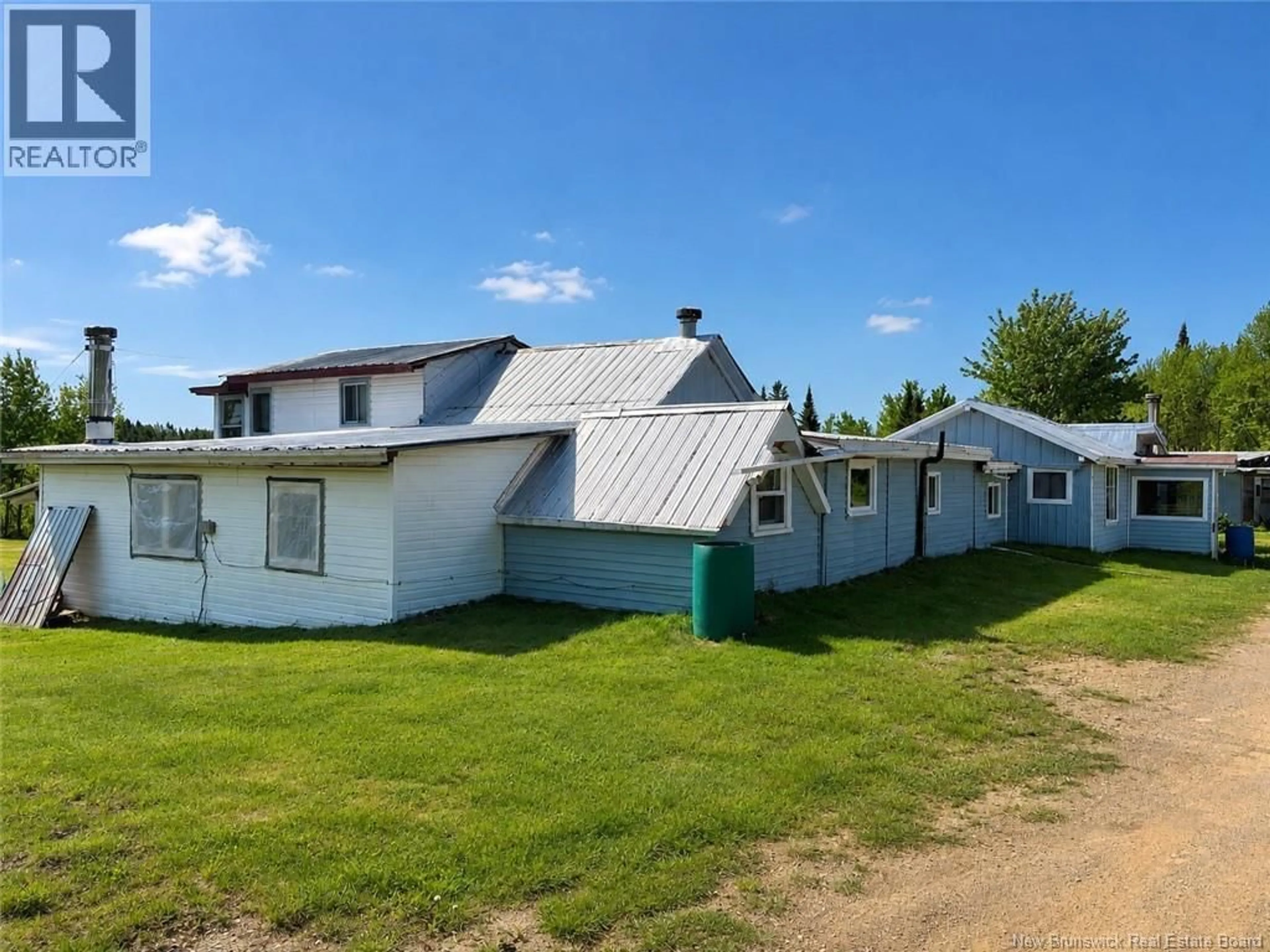 A pic from outside/outdoor area/front of a property/back of a property/a pic from drone, building for 7349 104 ROUTE, Windsor New Brunswick E7L3M7