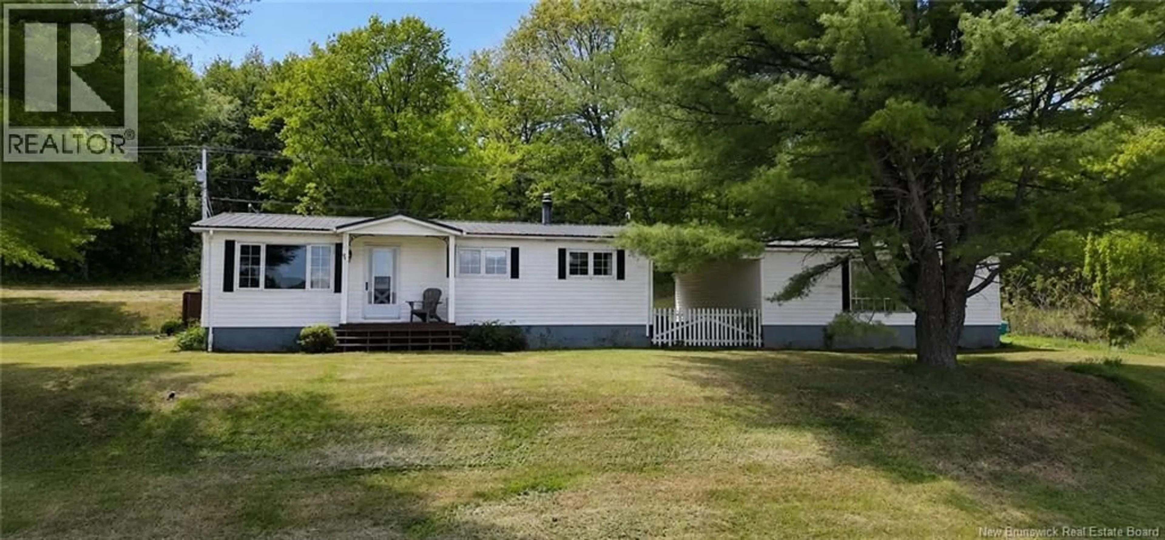 Home with vinyl exterior material, street for 6860 ROUTE 102, Dumfries New Brunswick E6G1P3