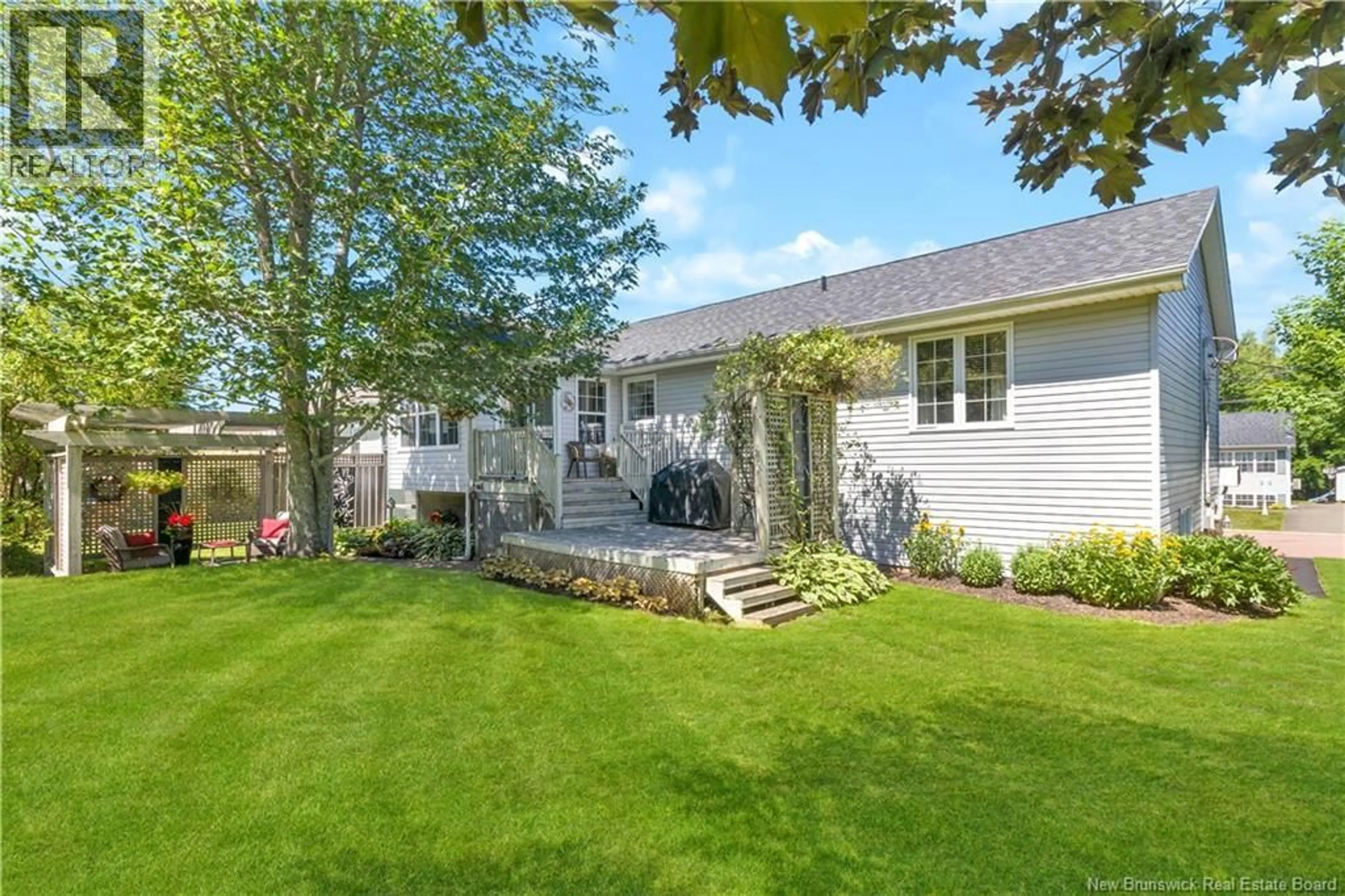 A pic from outside/outdoor area/front of a property/back of a property/a pic from drone, street for 152 BAHAMA STREET, Dieppe New Brunswick E1A4W2