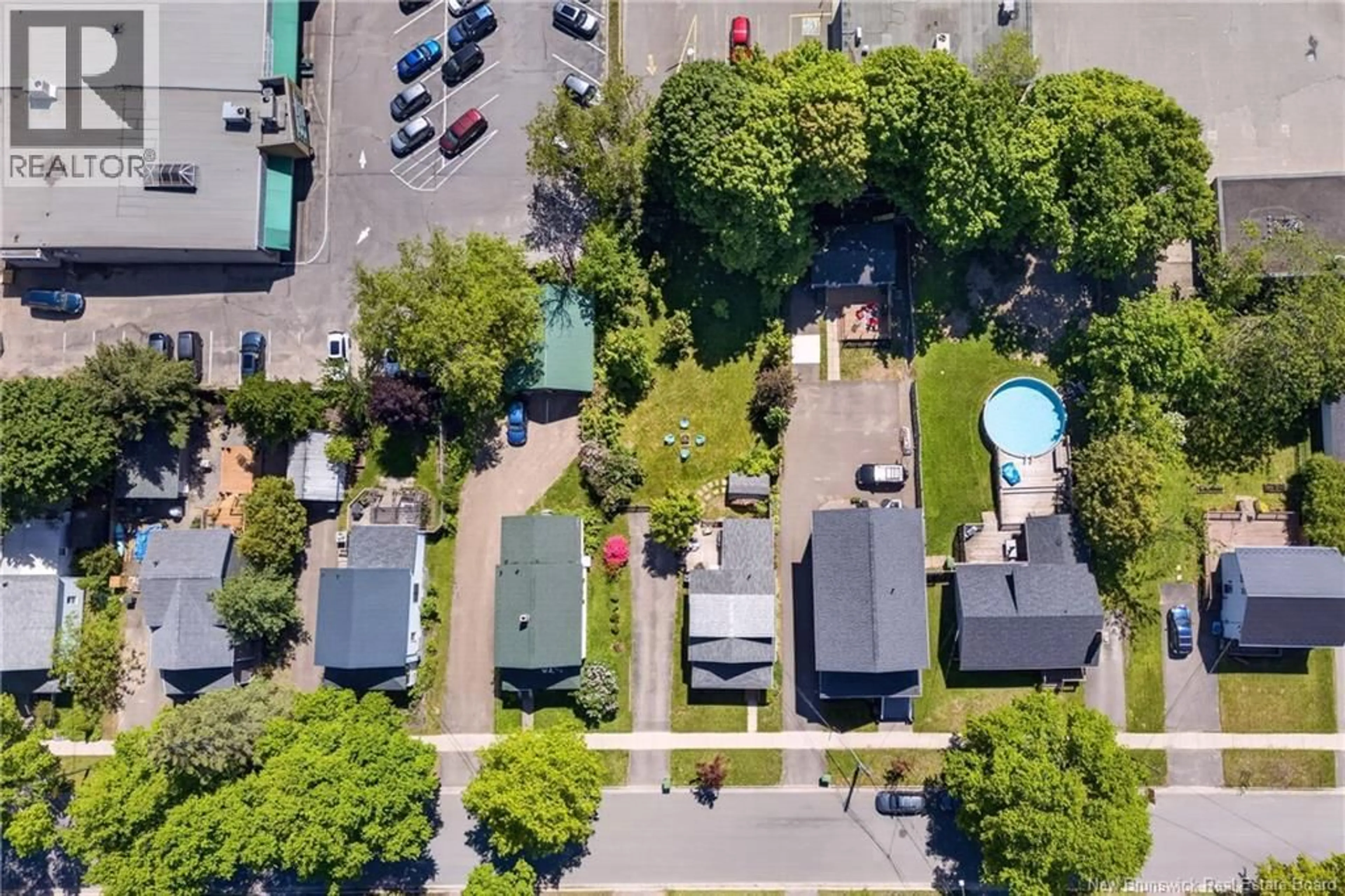 A pic from outside/outdoor area/front of a property/back of a property/a pic from drone, street for 138 VICTORIA STREET, Fredericton New Brunswick E3B1W1