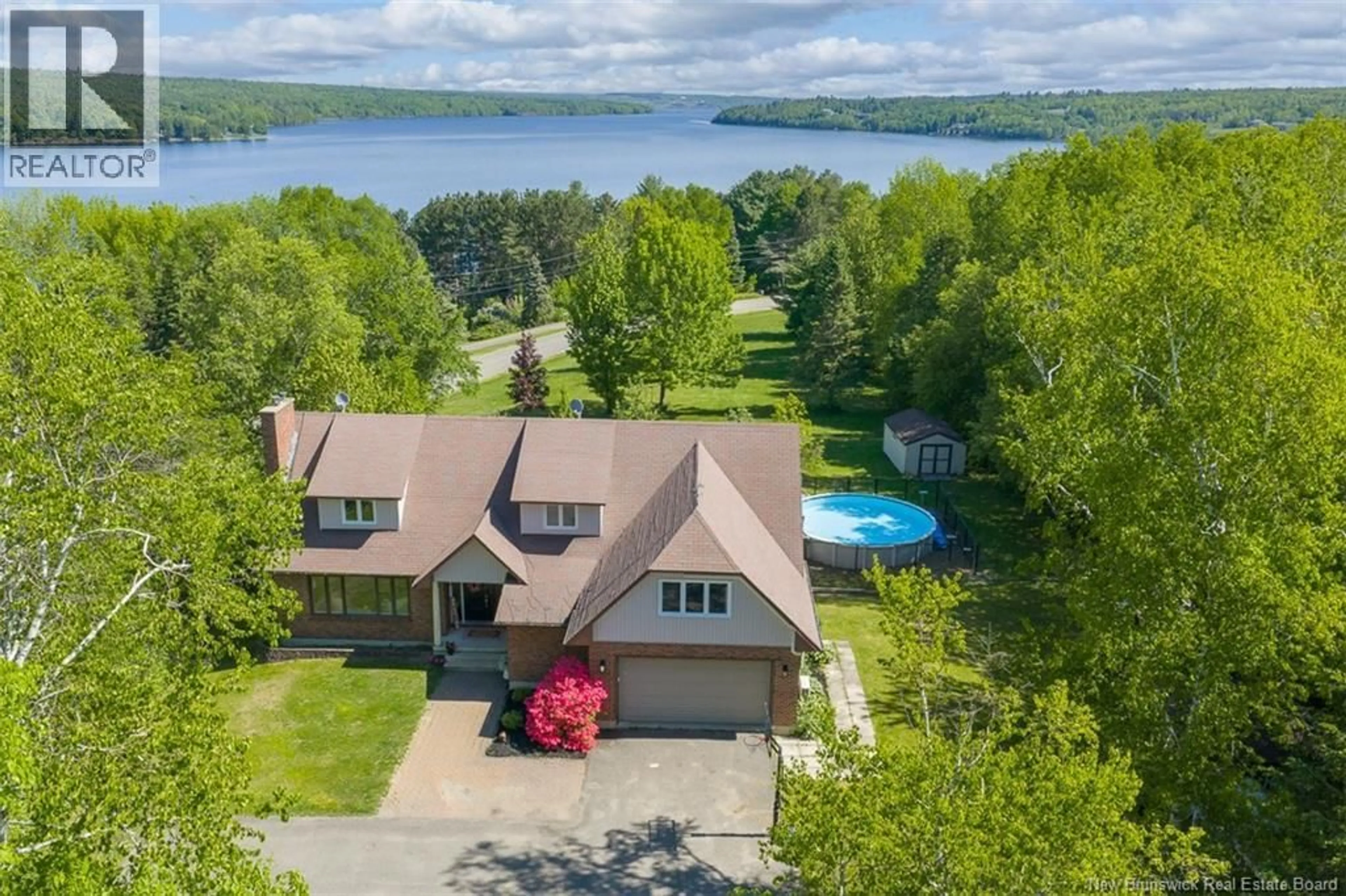 A pic from outside/outdoor area/front of a property/back of a property/a pic from drone, water/lake/river/ocean view for 40 DRIFTWOOD DRIVE, Upper Kingsclear New Brunswick E3E1P3
