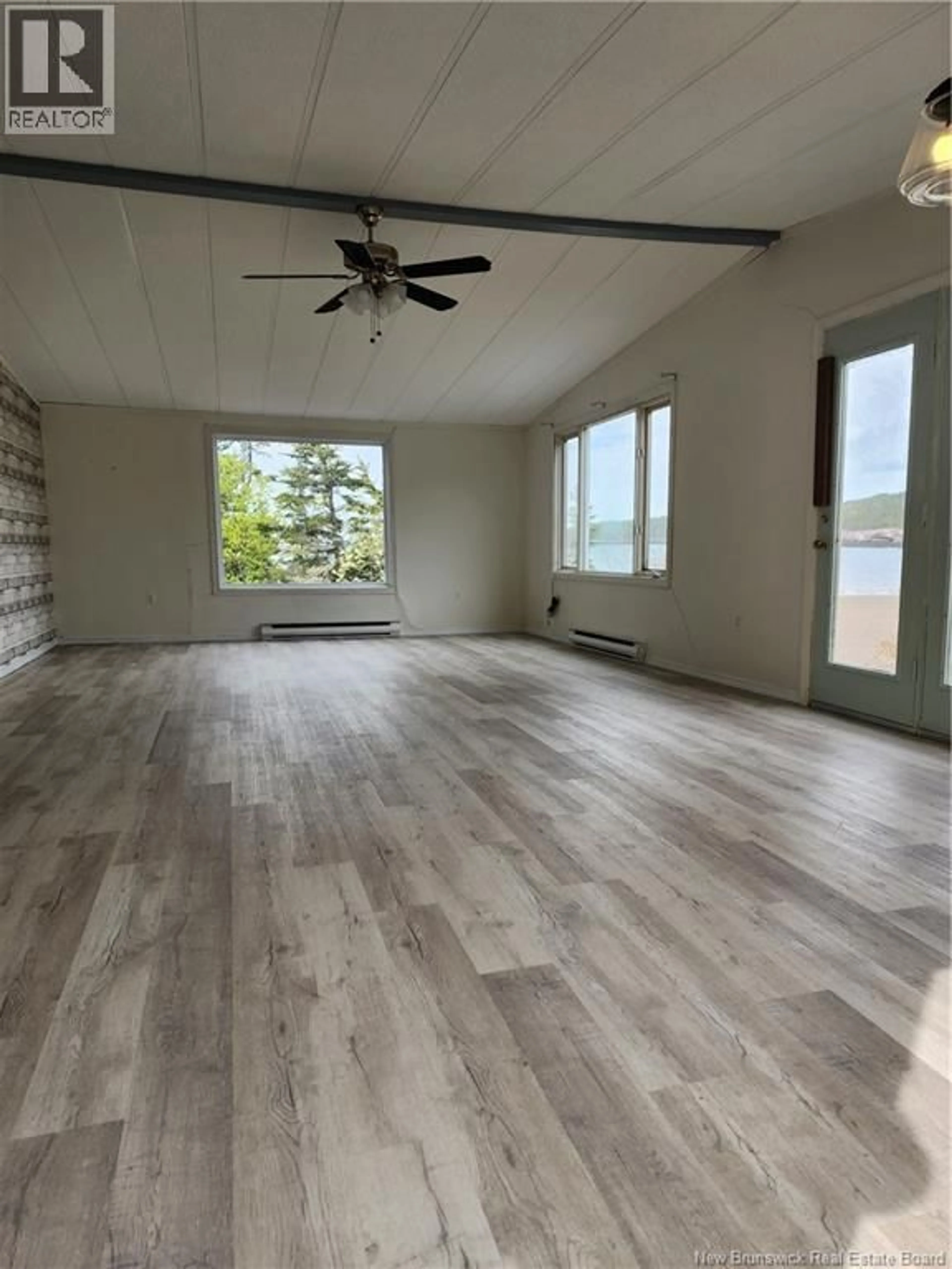 A pic of a room for 3276 RED HEAD ROAD, Saint John New Brunswick E2J4W7
