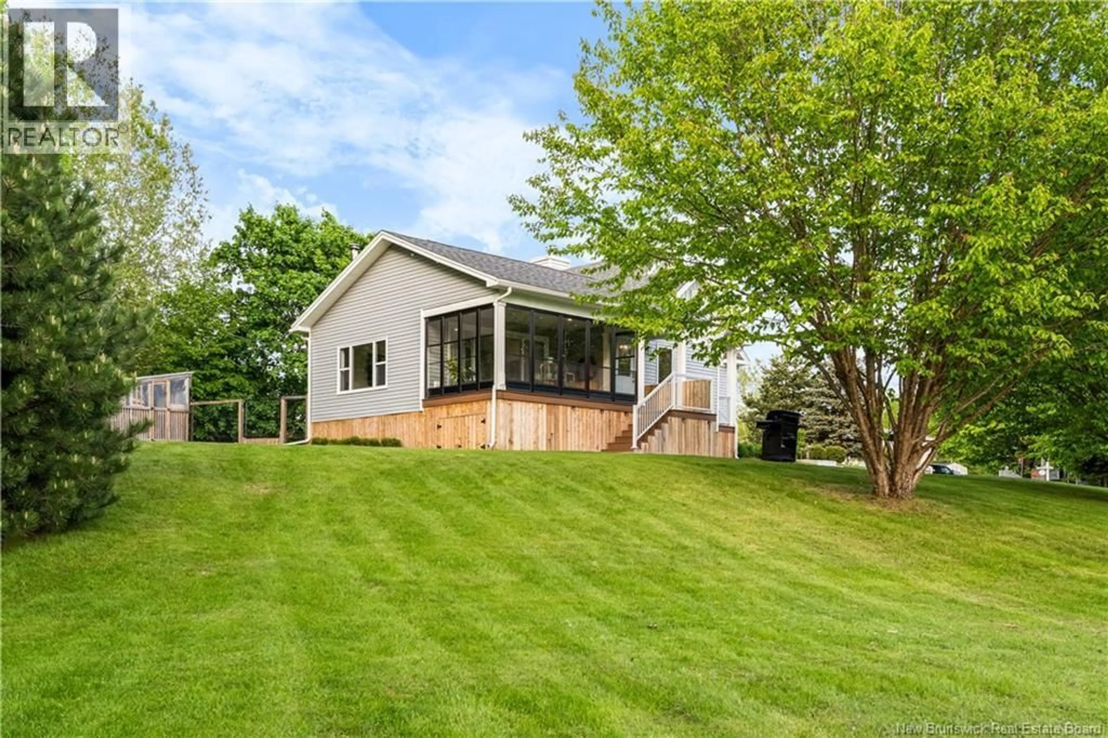 Home with vinyl exterior material, unknown for 366 BAYVIEW COURT, Dieppe New Brunswick E1A7L2