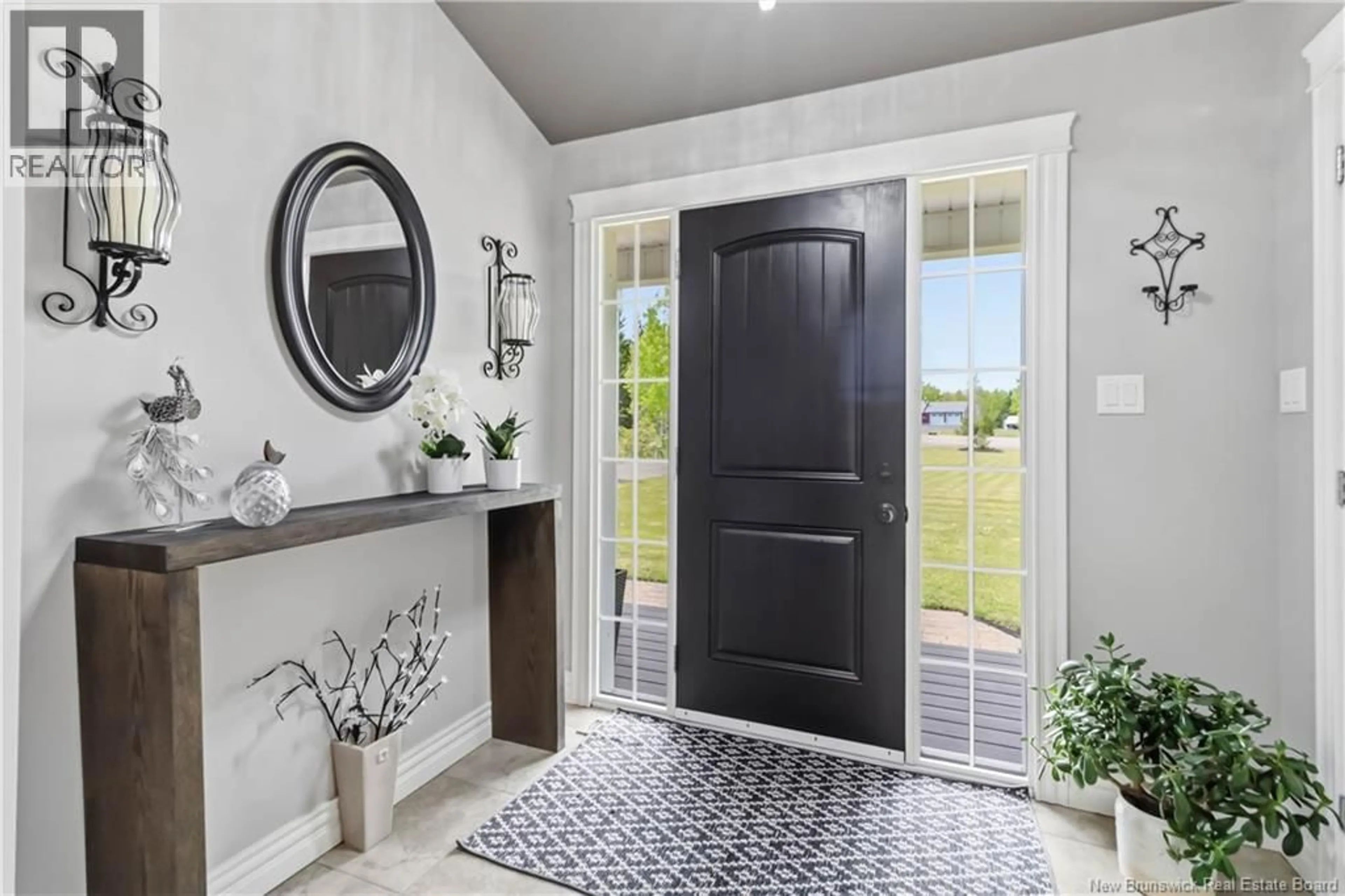 Indoor entryway for 21 BUNGAY, Lutes Mountain New Brunswick E1G4W5