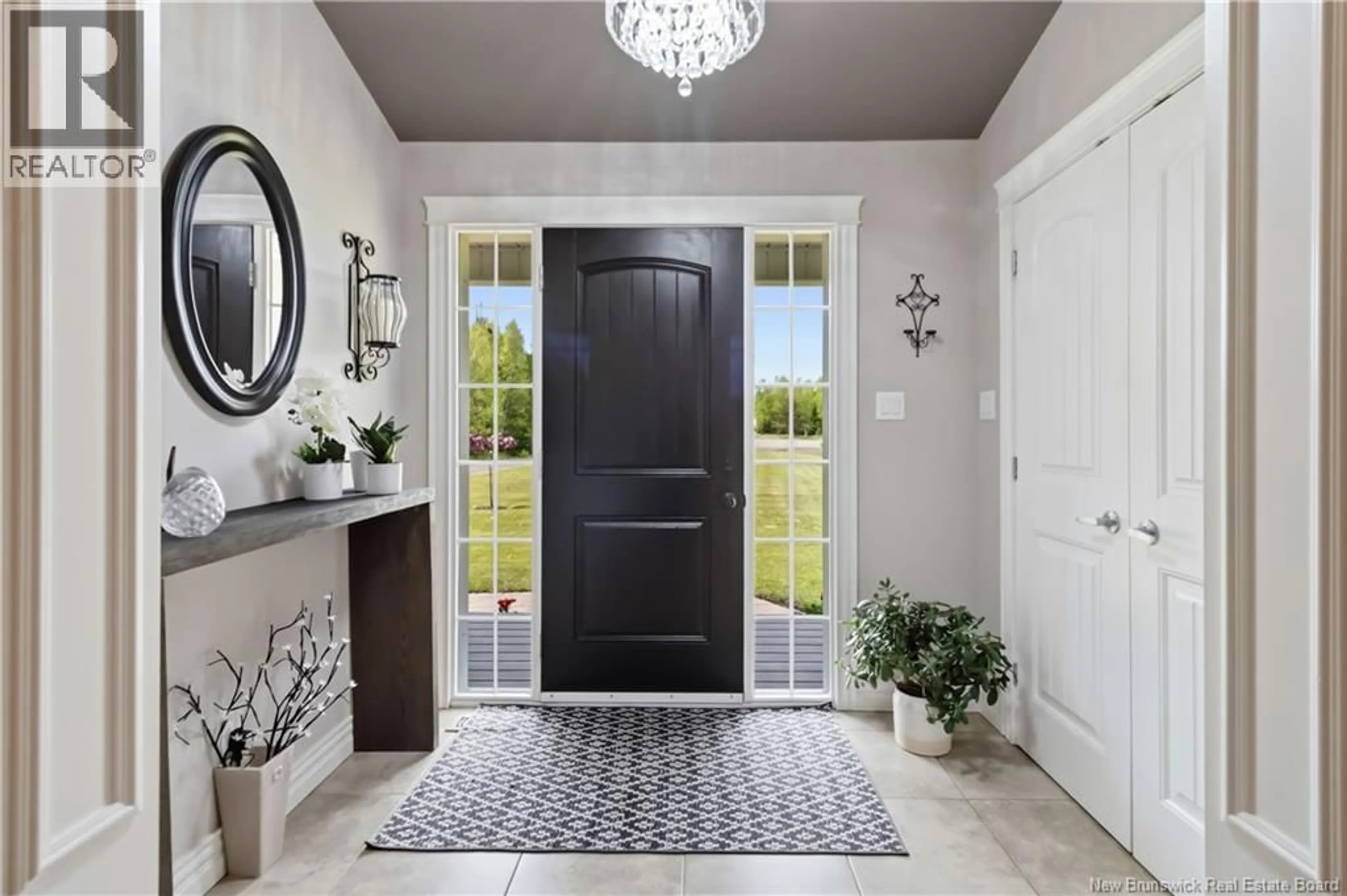 Indoor entryway for 21 BUNGAY, Lutes Mountain New Brunswick E1G4W5