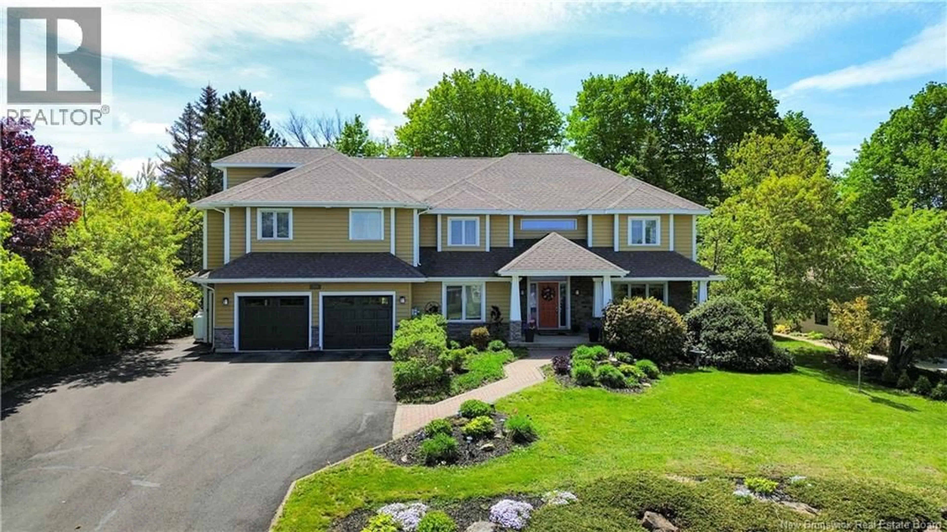 A pic from outside/outdoor area/front of a property/back of a property/a pic from drone, street for 313 LAVOIE, Dieppe New Brunswick E1A6R8