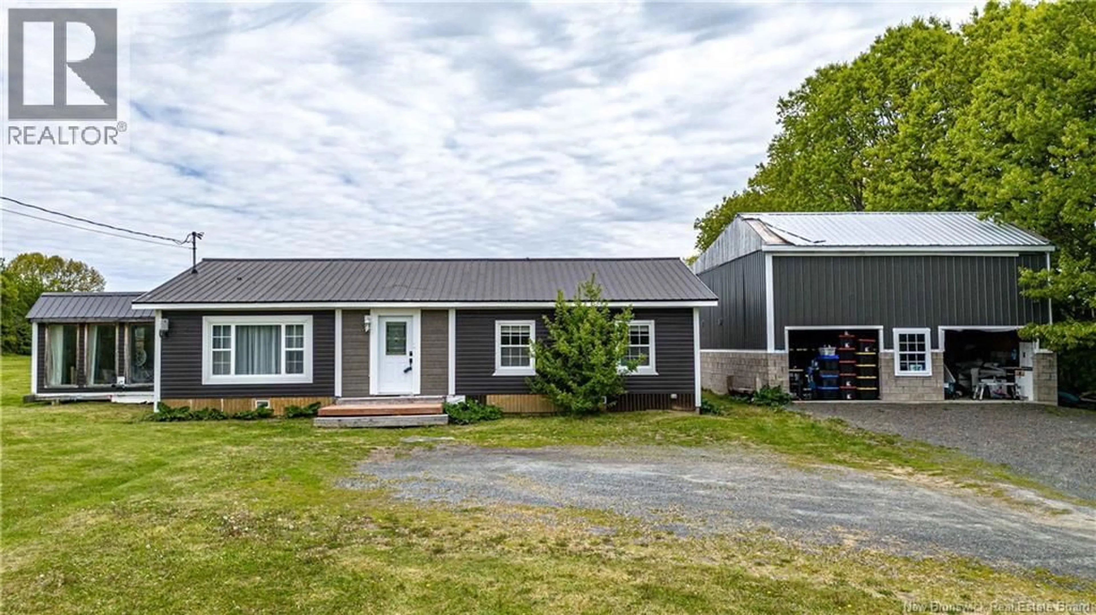 Home with vinyl exterior material, building for 1236 ROUTE 105 ROUTE, Southampton New Brunswick E6G1L3