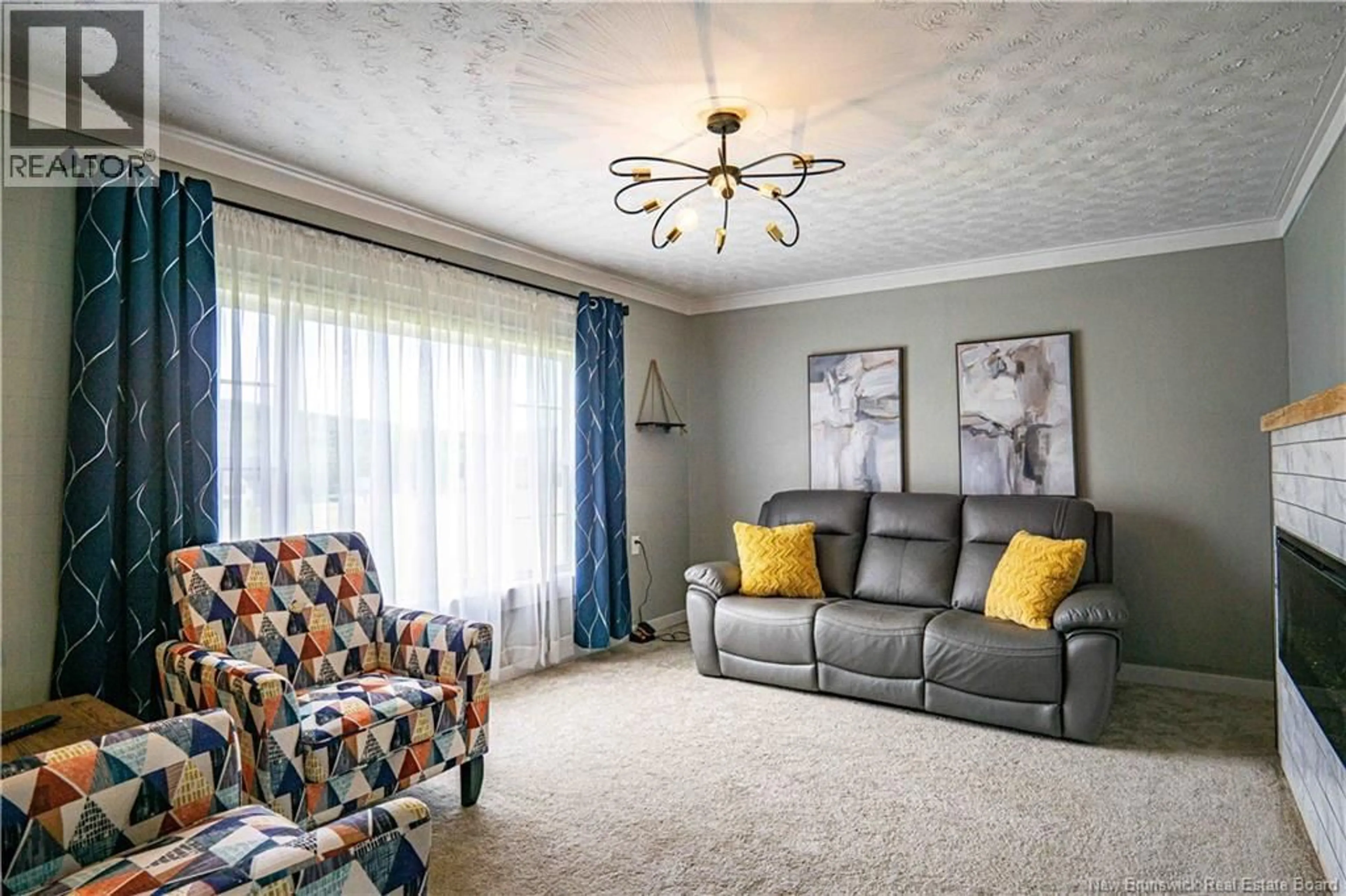 Living room with furniture, carpet floor for 1236 ROUTE 105 ROUTE, Southampton New Brunswick E6G1L3