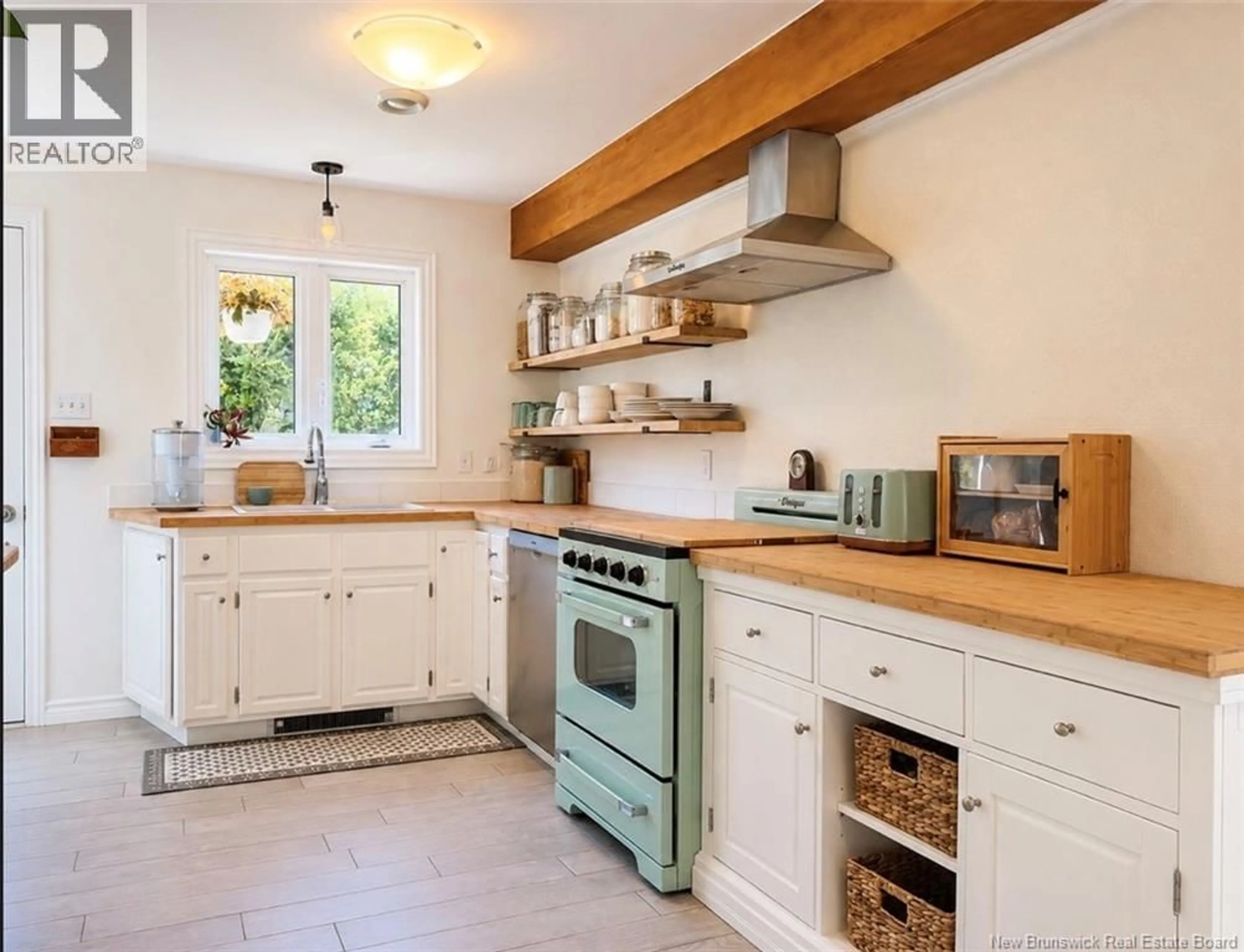 Rustic kitchen, ceramic/tile floor for 1075 SYCAMORE, Bathurst New Brunswick E2A4M9