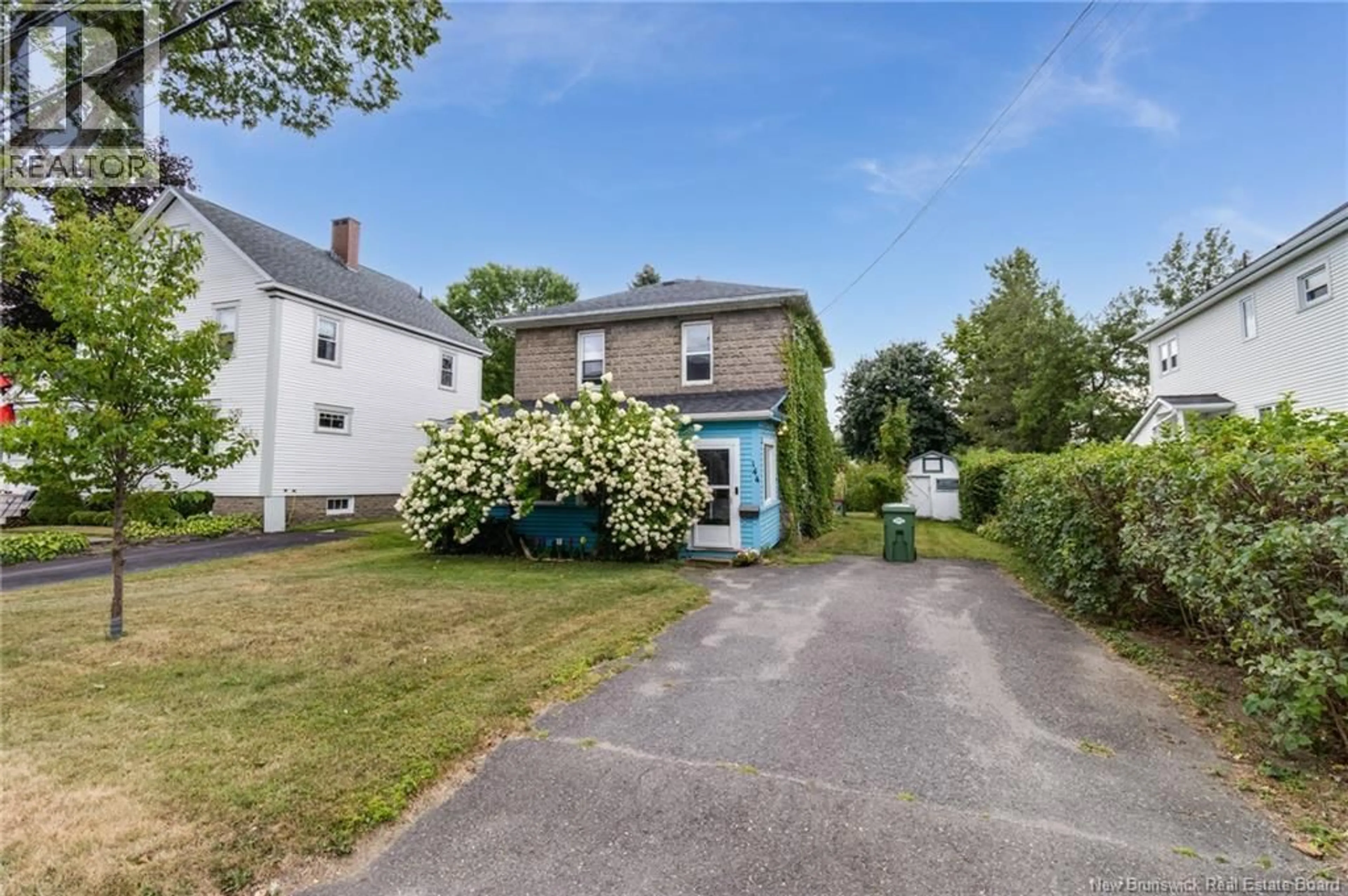 A pic from outside/outdoor area/front of a property/back of a property/a pic from drone, street for 144 HENRY STREET, Fredericton New Brunswick E3A3J1