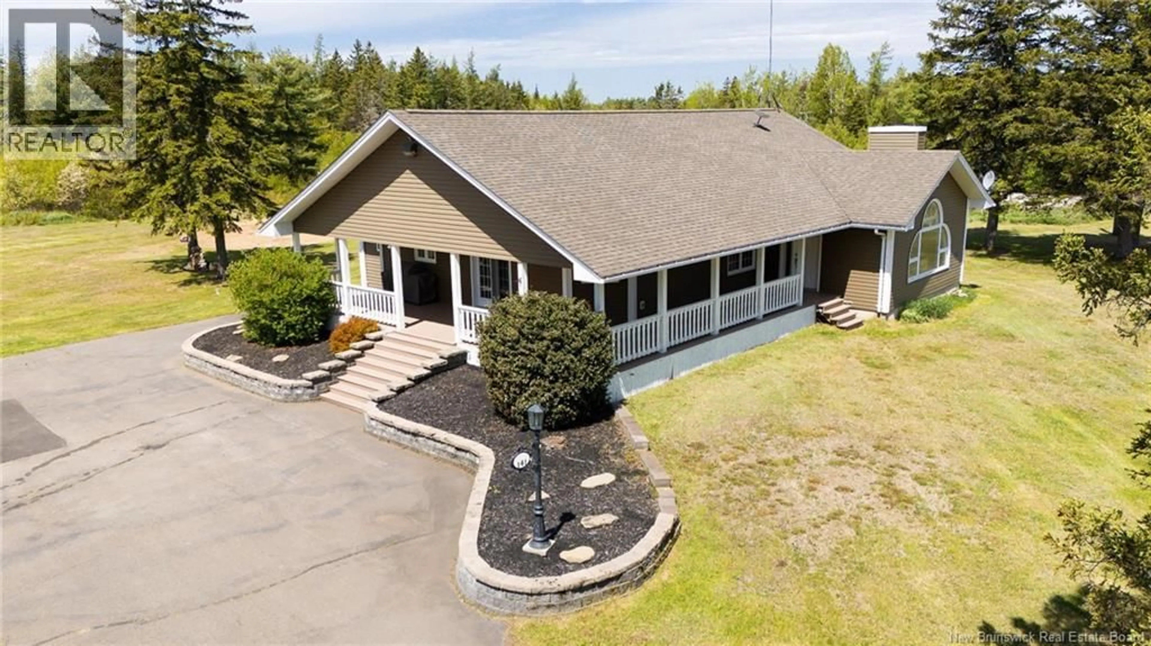 A pic from outside/outdoor area/front of a property/back of a property/a pic from drone, building for 141 RICHIBUCTO-VILLAGE ROAD, Richiboucto-Village New Brunswick E4W1K6
