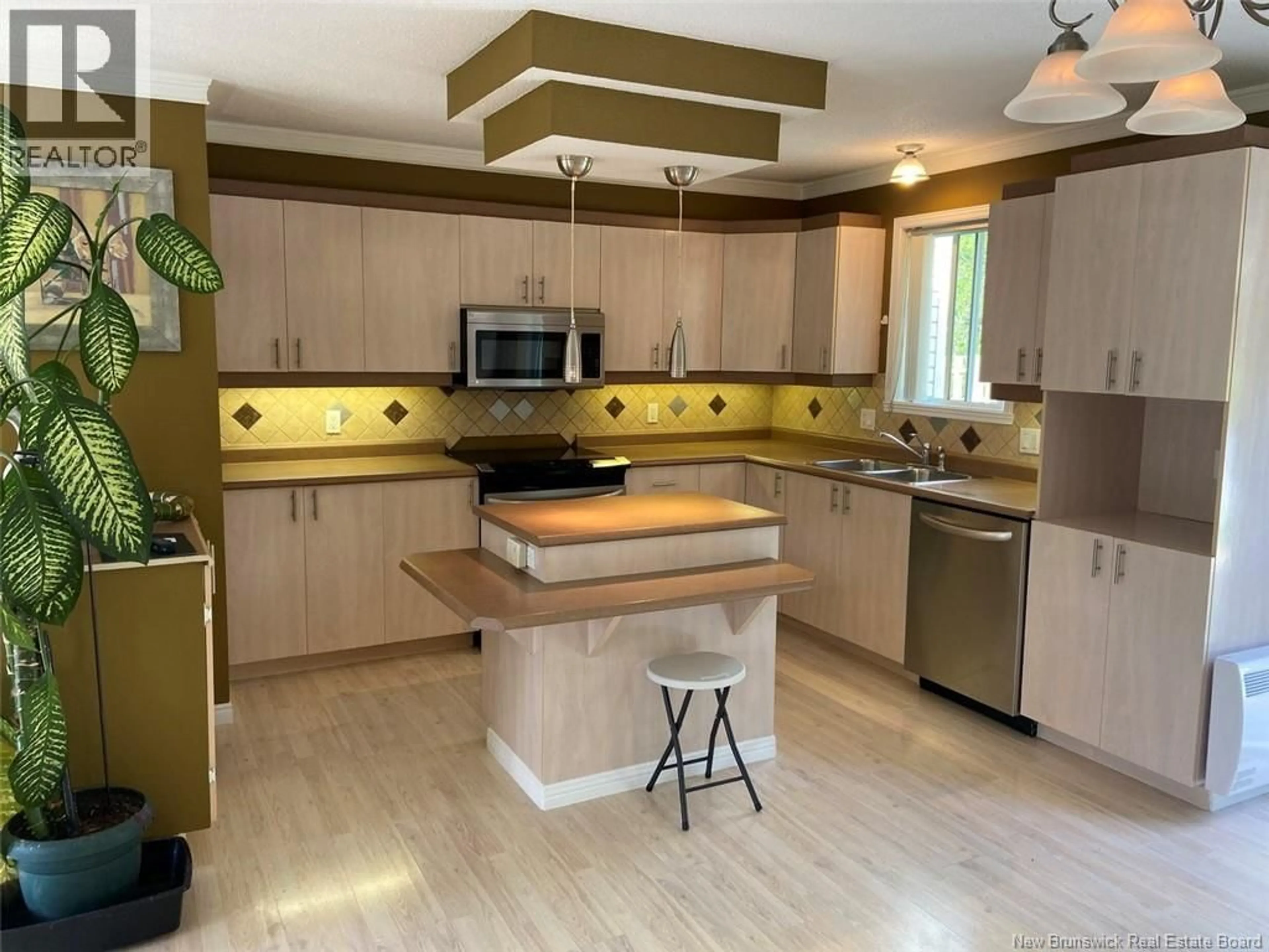 Open concept kitchen, unknown for 52 RAYMOND STREET, Edmundston New Brunswick E3V4Z7