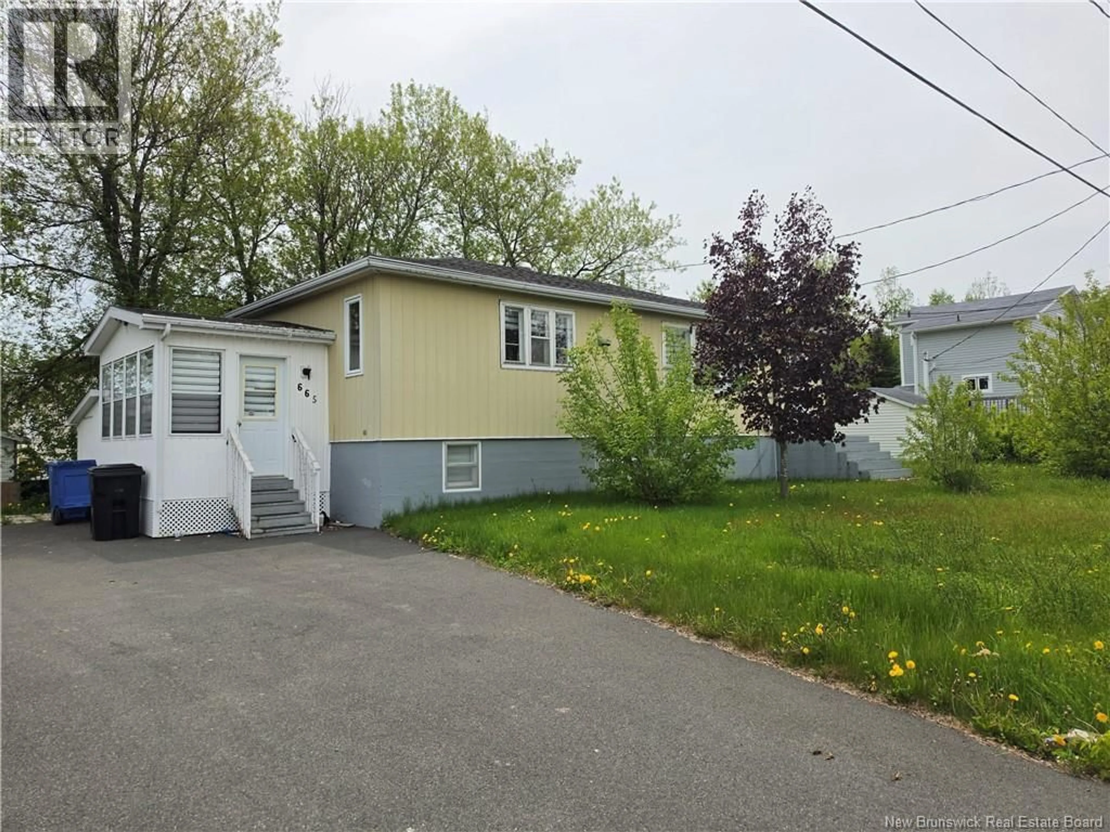 Unknown for 665 ST SIMON, Bathurst New Brunswick E2A3L8
