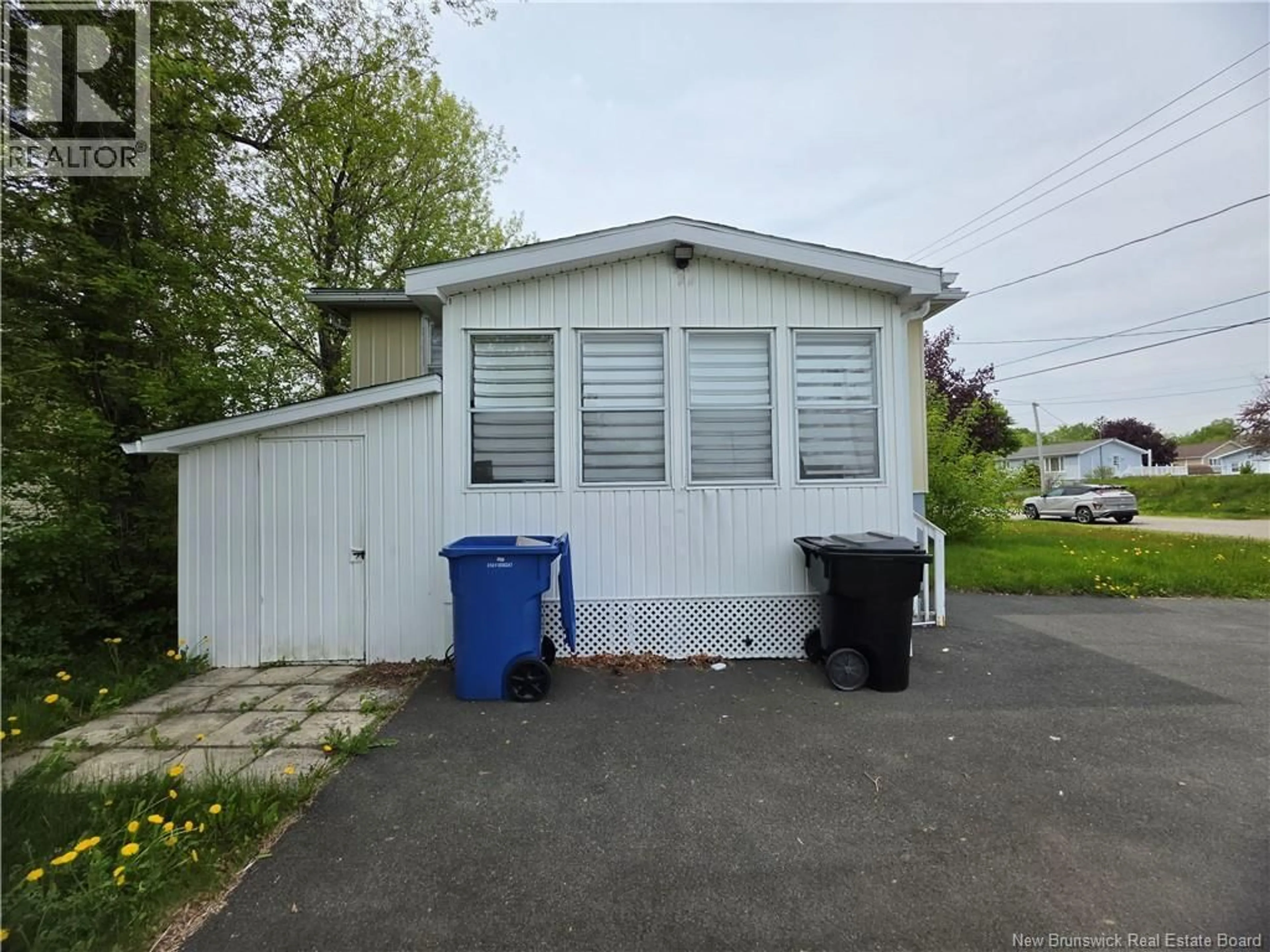 Shed for 665 ST SIMON, Bathurst New Brunswick E2A3L8