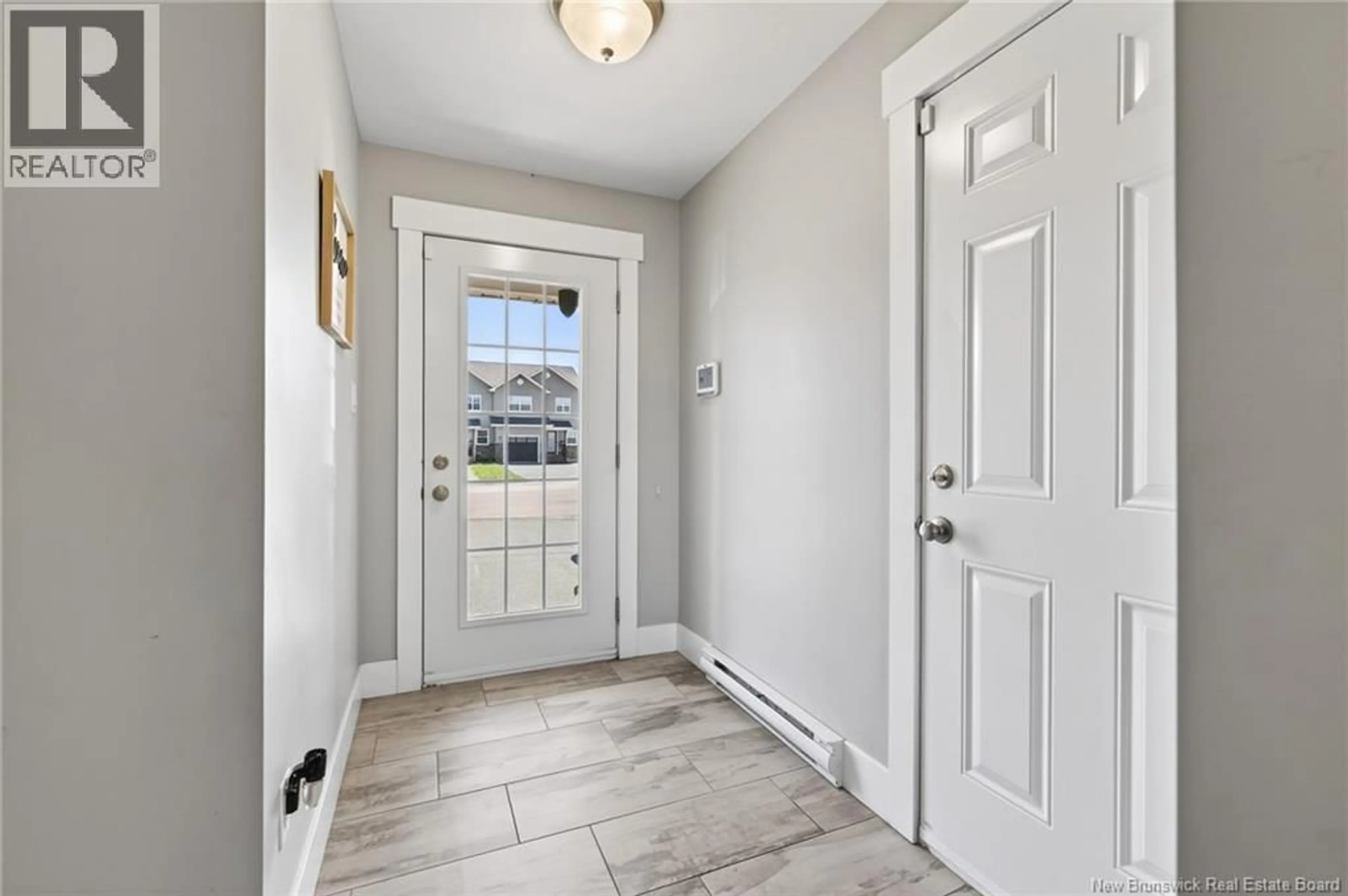 Indoor entryway for 176 ROCHEFORT, Dieppe New Brunswick E1A6S4