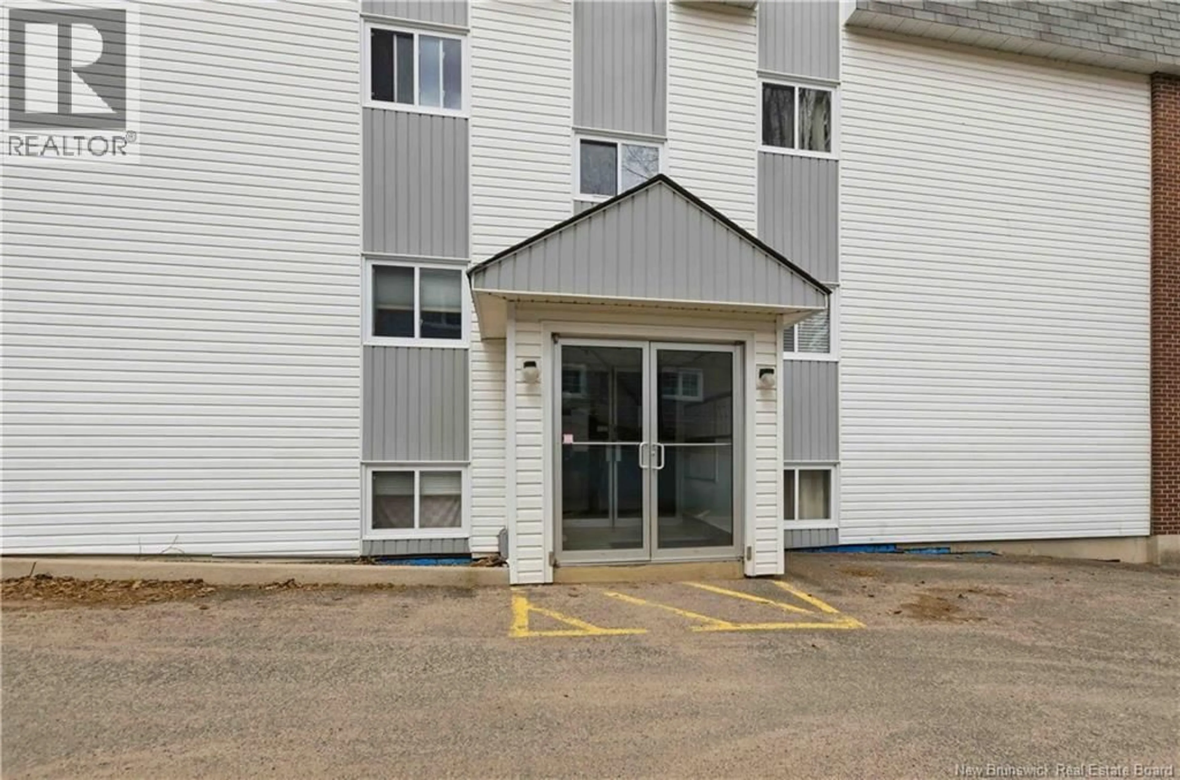 Indoor foyer for 5 - 228 DUNN'S CROSSING ROAD, Fredericton New Brunswick E3B2A6