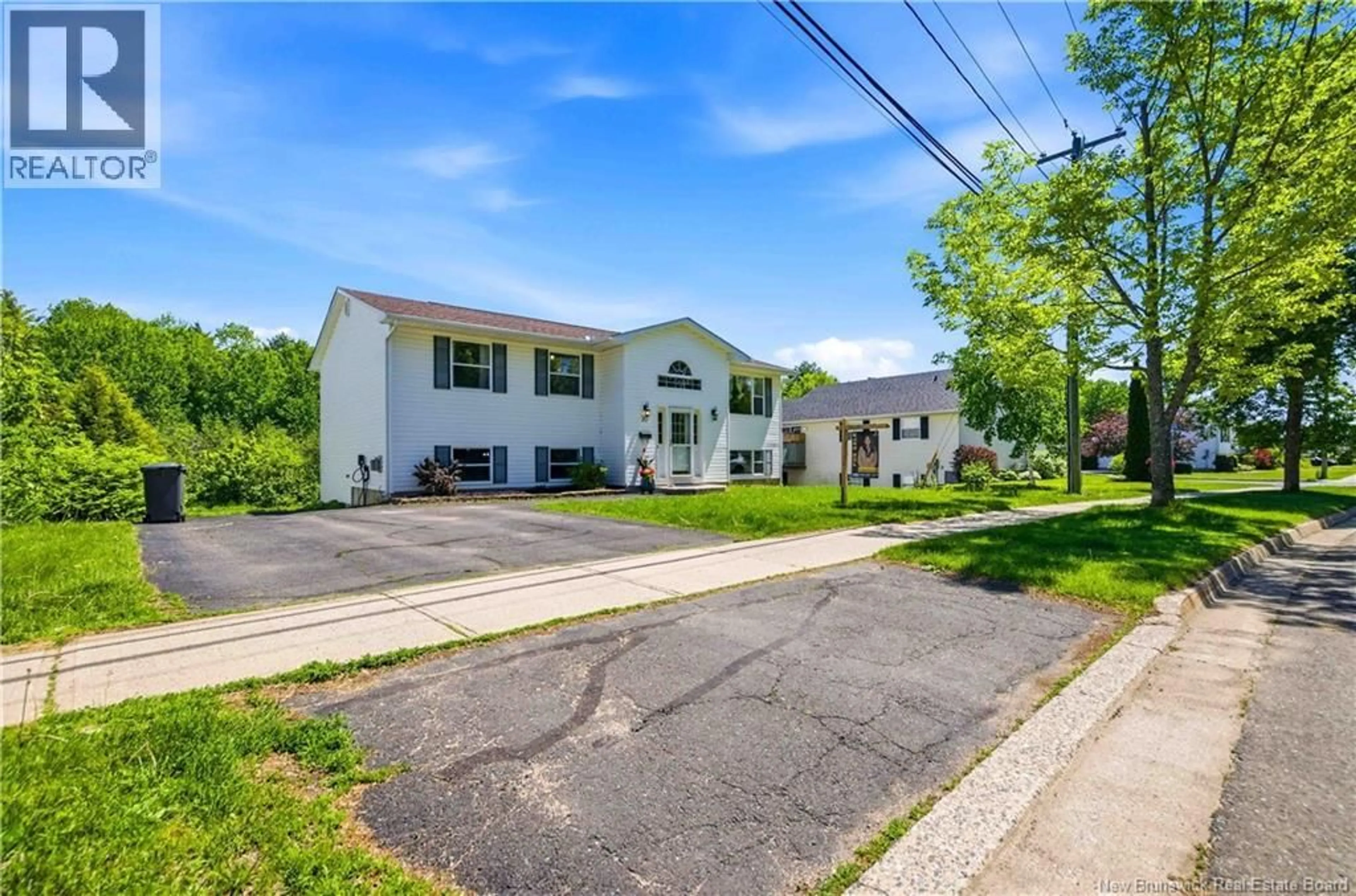 A pic from outside/outdoor area/front of a property/back of a property/a pic from drone, street for 30 LEISURE AVENUE, Fredericton New Brunswick E3B9K8