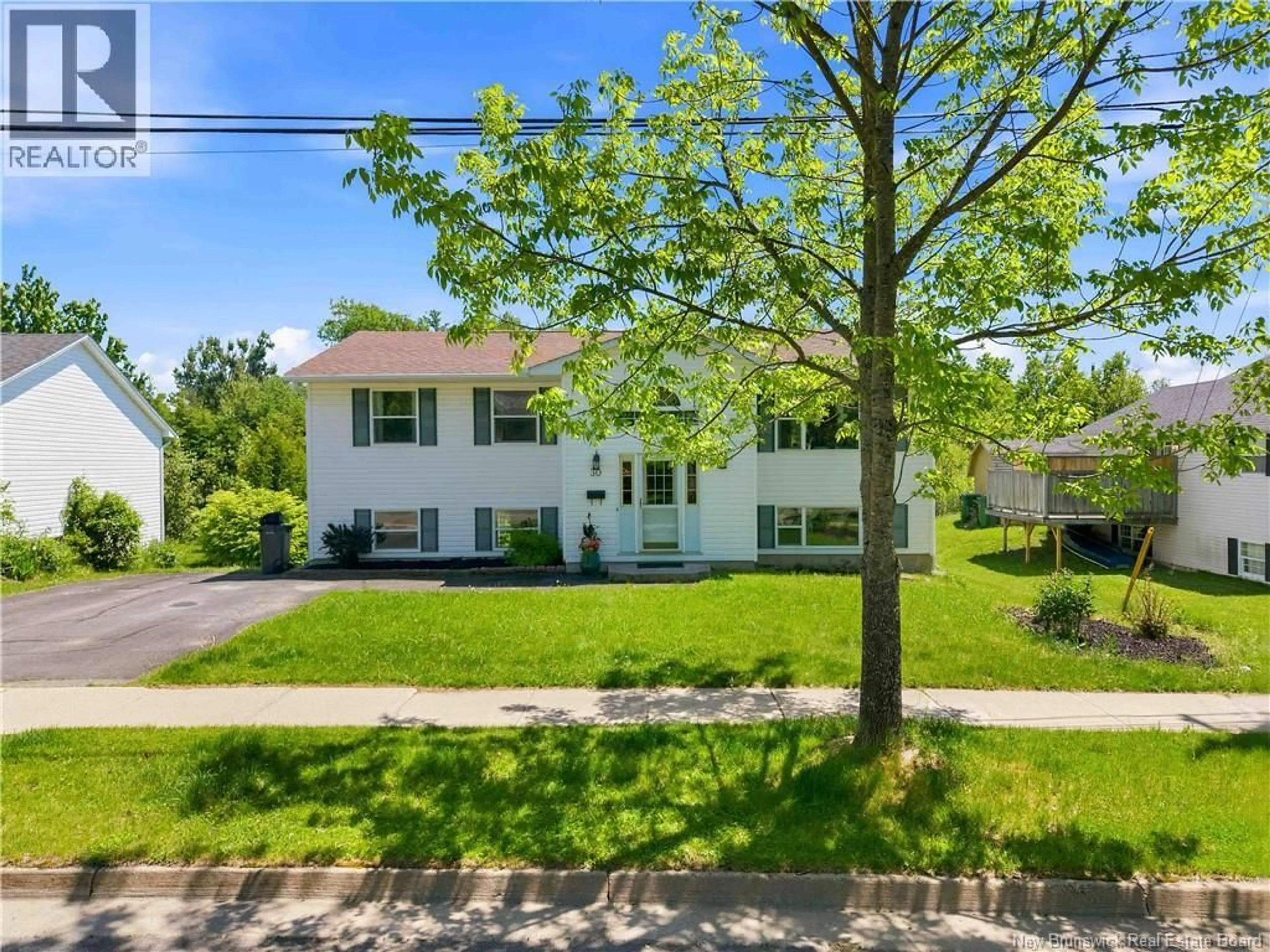 A pic from outside/outdoor area/front of a property/back of a property/a pic from drone, street for 30 LEISURE AVENUE, Fredericton New Brunswick E3B9K8