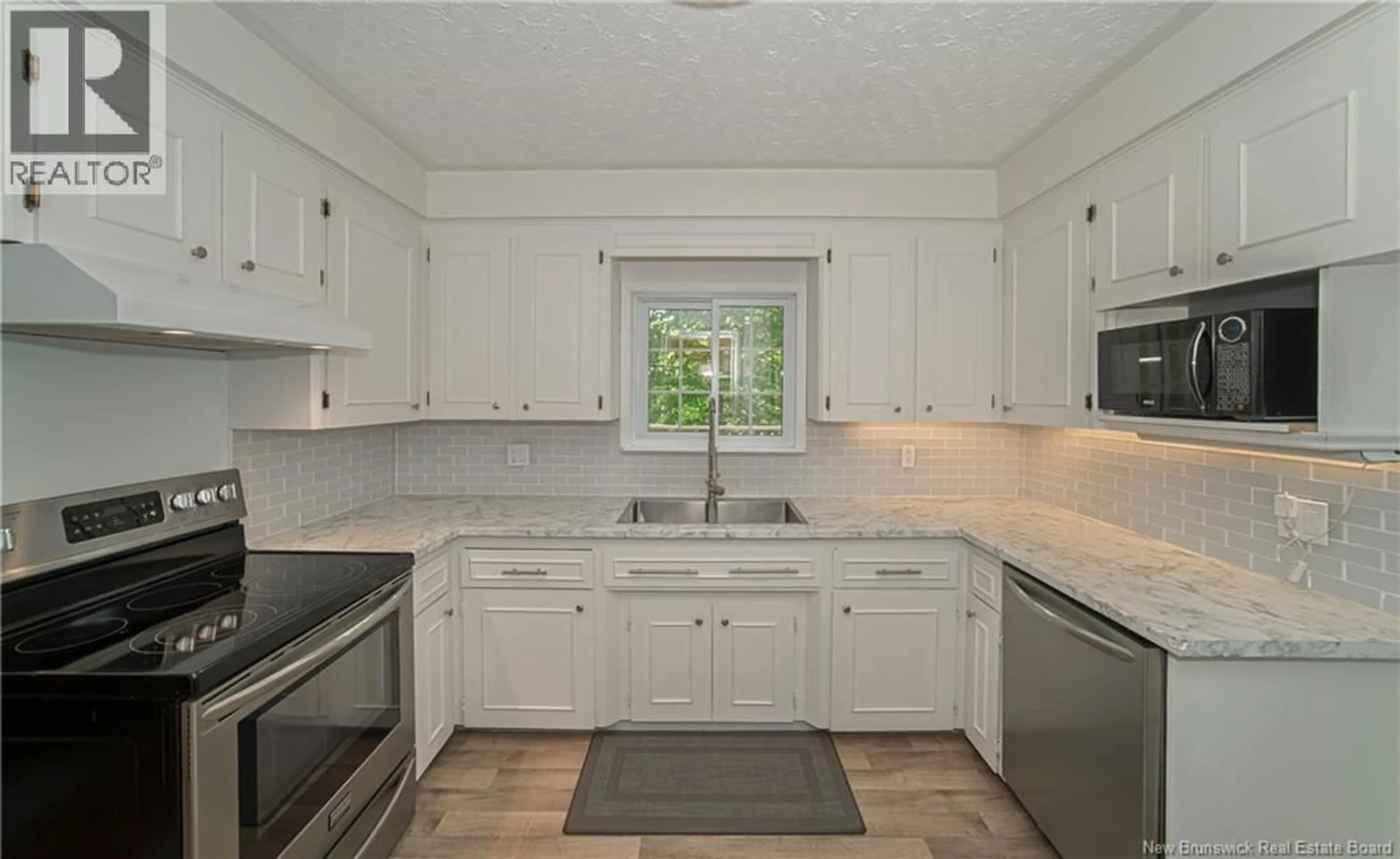 Standard kitchen, ceramic/tile floor for 16 STONEHURST AVENUE, New Maryland New Brunswick E3C1H1