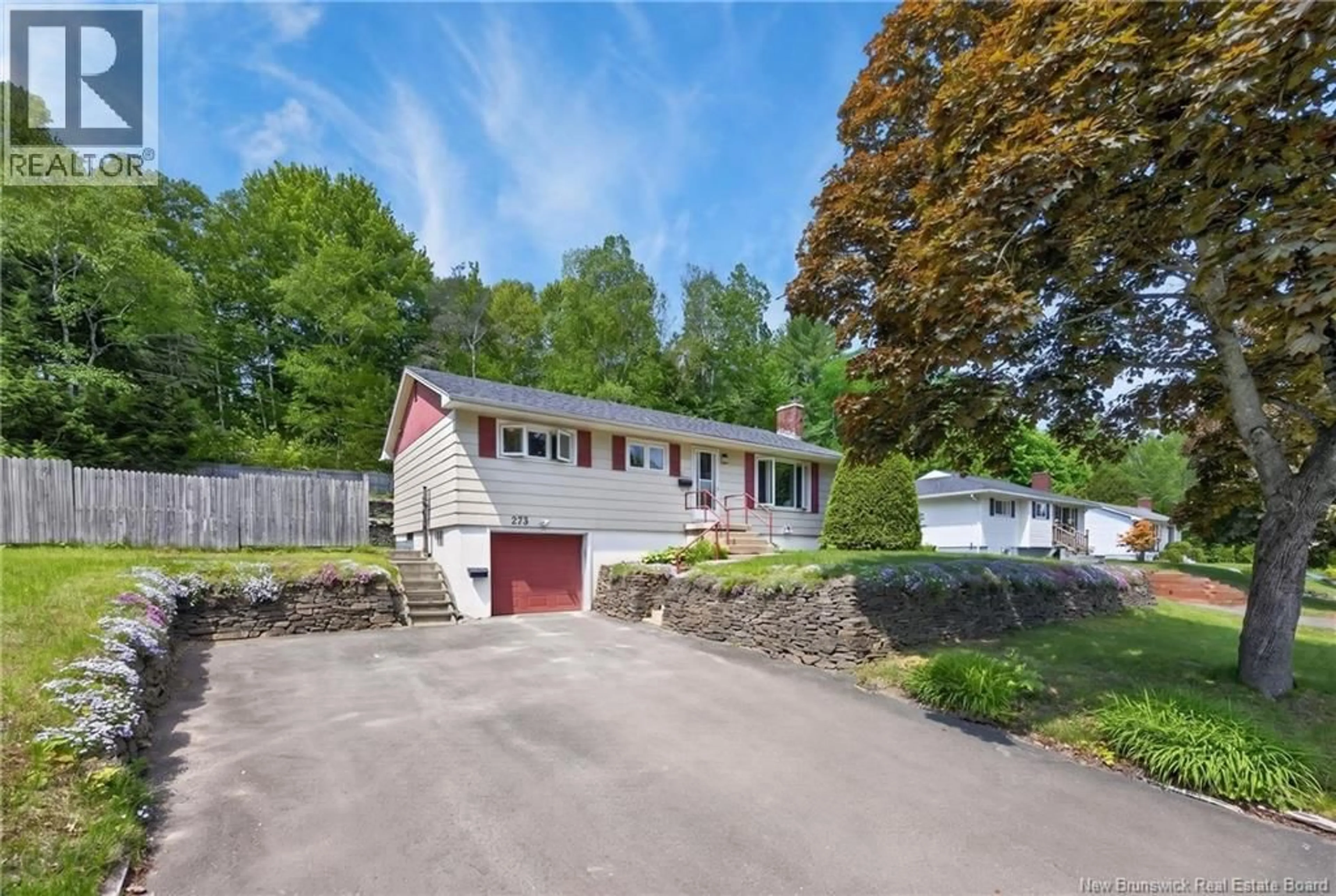 A pic from outside/outdoor area/front of a property/back of a property/a pic from drone, street for 273 WOODBRIDGE, Fredericton New Brunswick E3B4R4