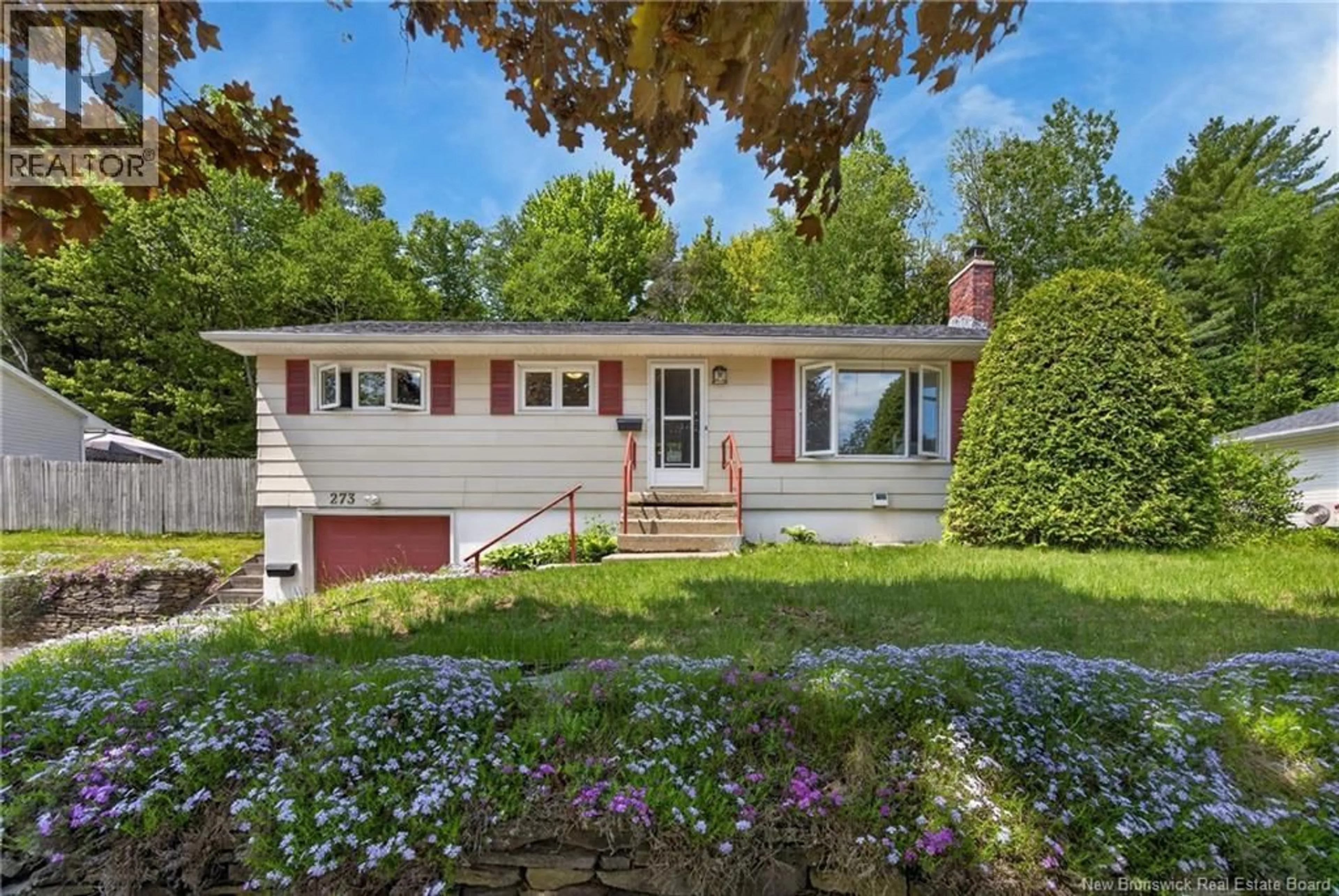 Home with vinyl exterior material, street for 273 WOODBRIDGE, Fredericton New Brunswick E3B4R4