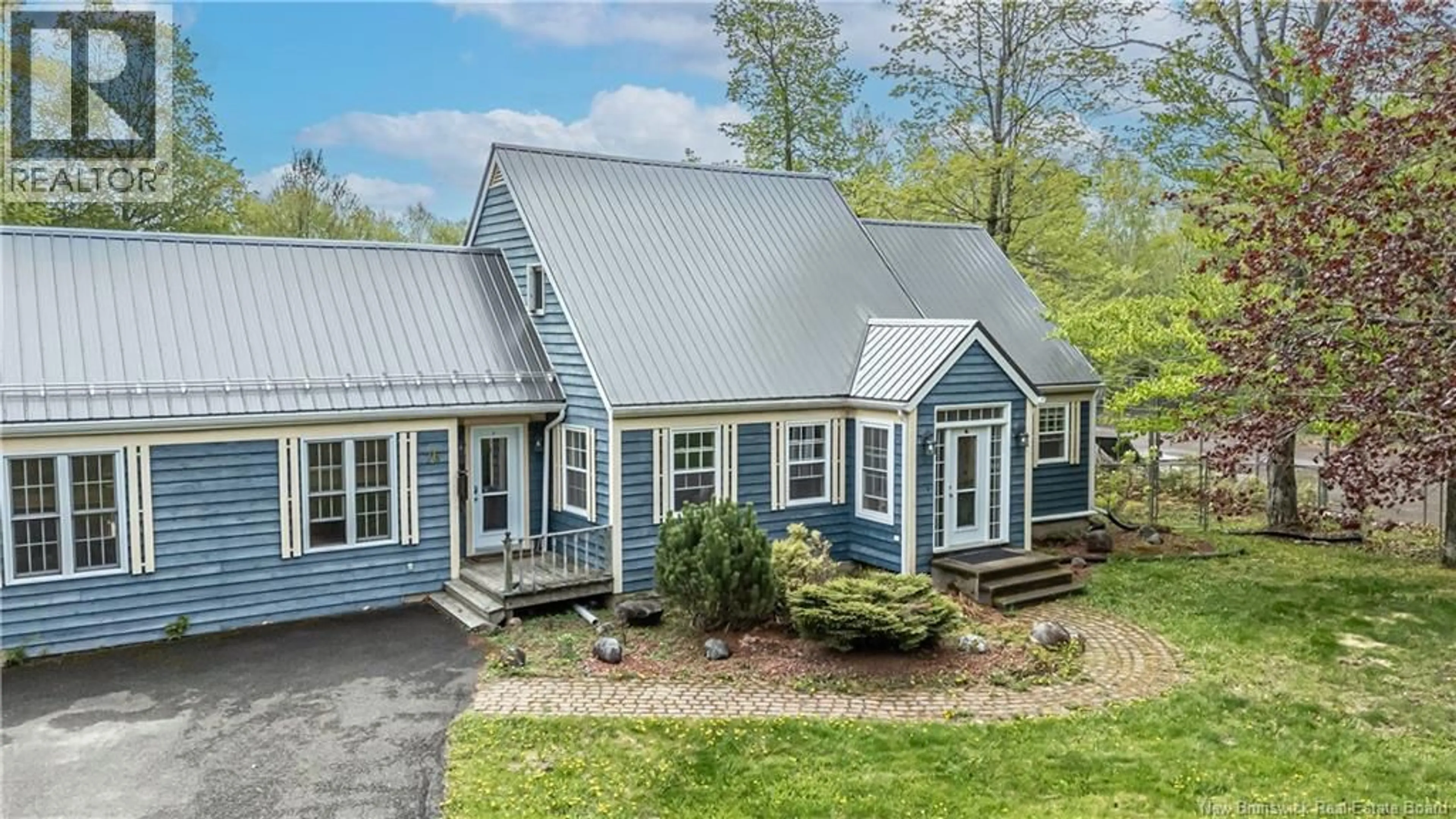 A pic from outside/outdoor area/front of a property/back of a property/a pic from drone, street for 76 ISLAND VIEW DRIVE, Douglas New Brunswick E3G7R5