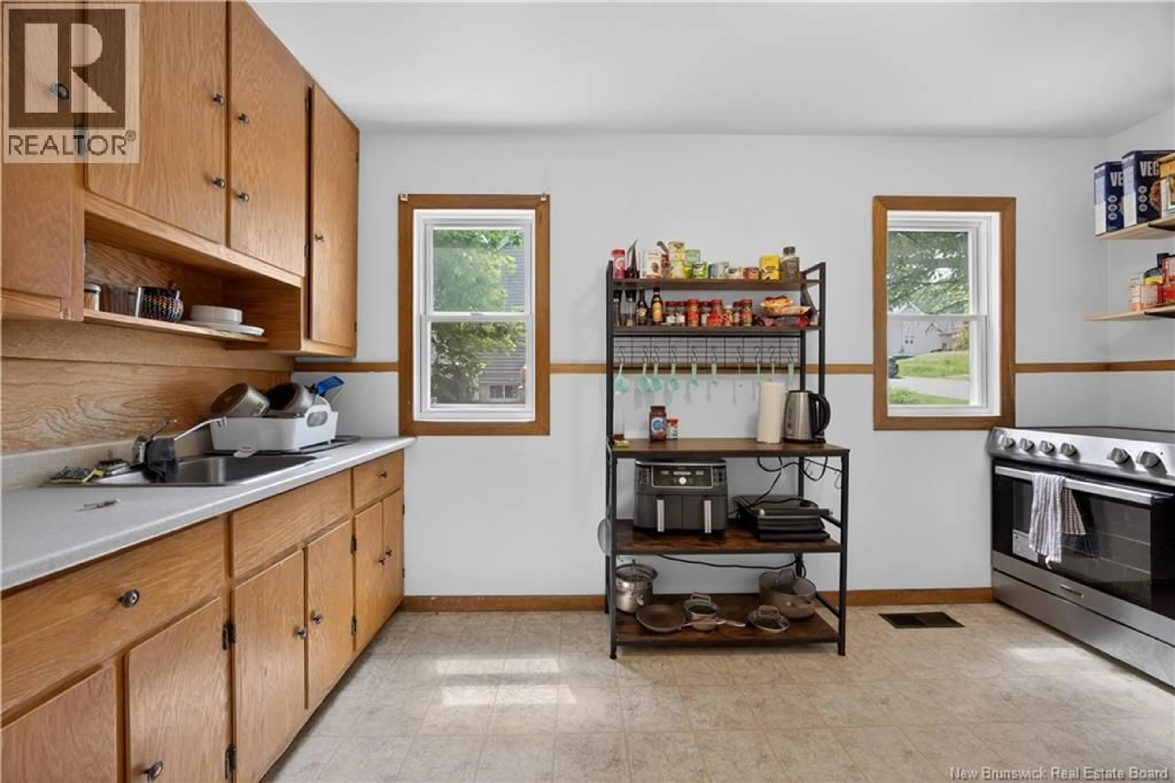 Standard kitchen, ceramic/tile floor for 666 KITCHEN STREET, Fredericton New Brunswick E3B3Z5