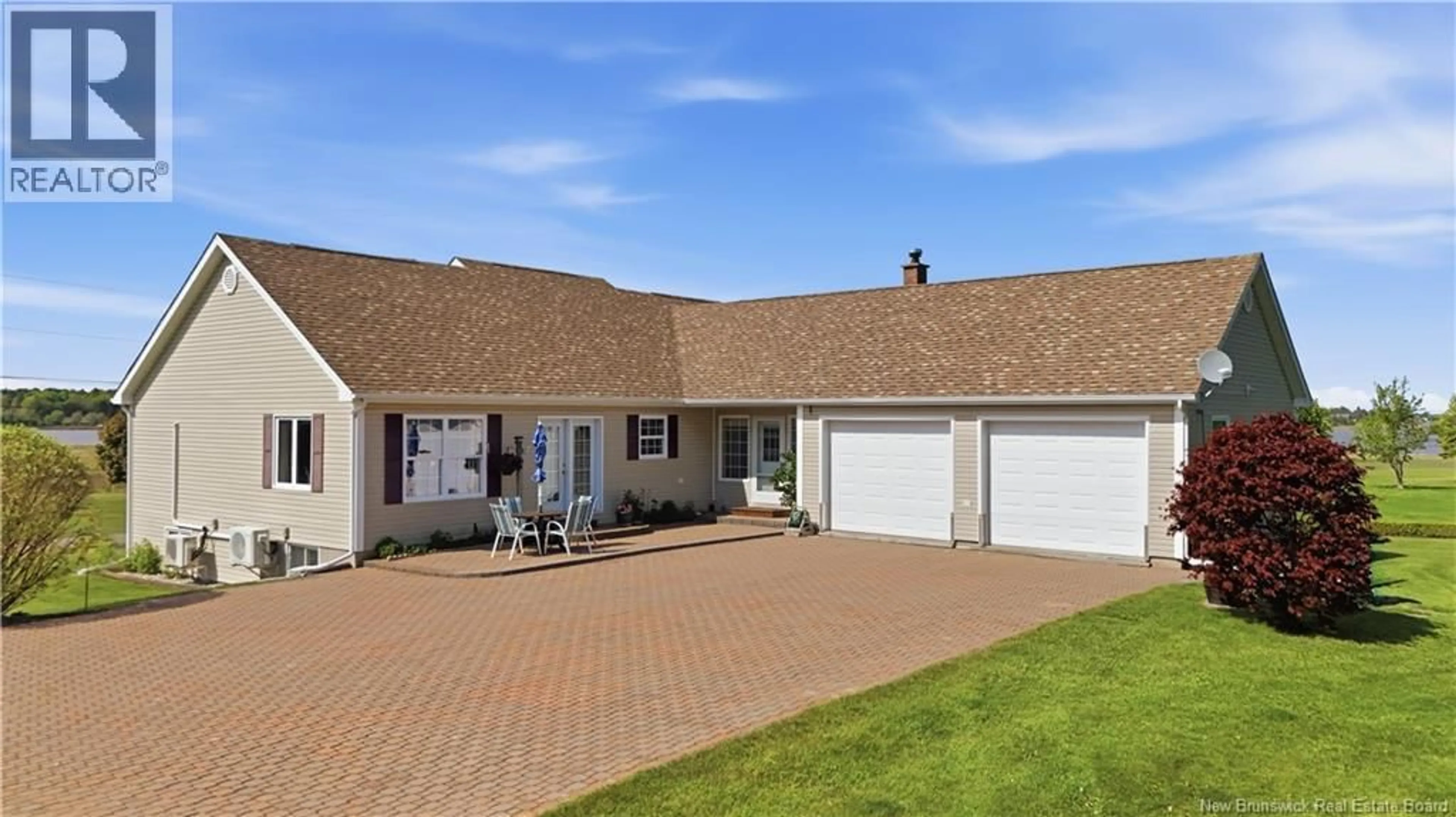 Home with vinyl exterior material, street for 40 ACADIE, Bouctouche New Brunswick E4S2T2
