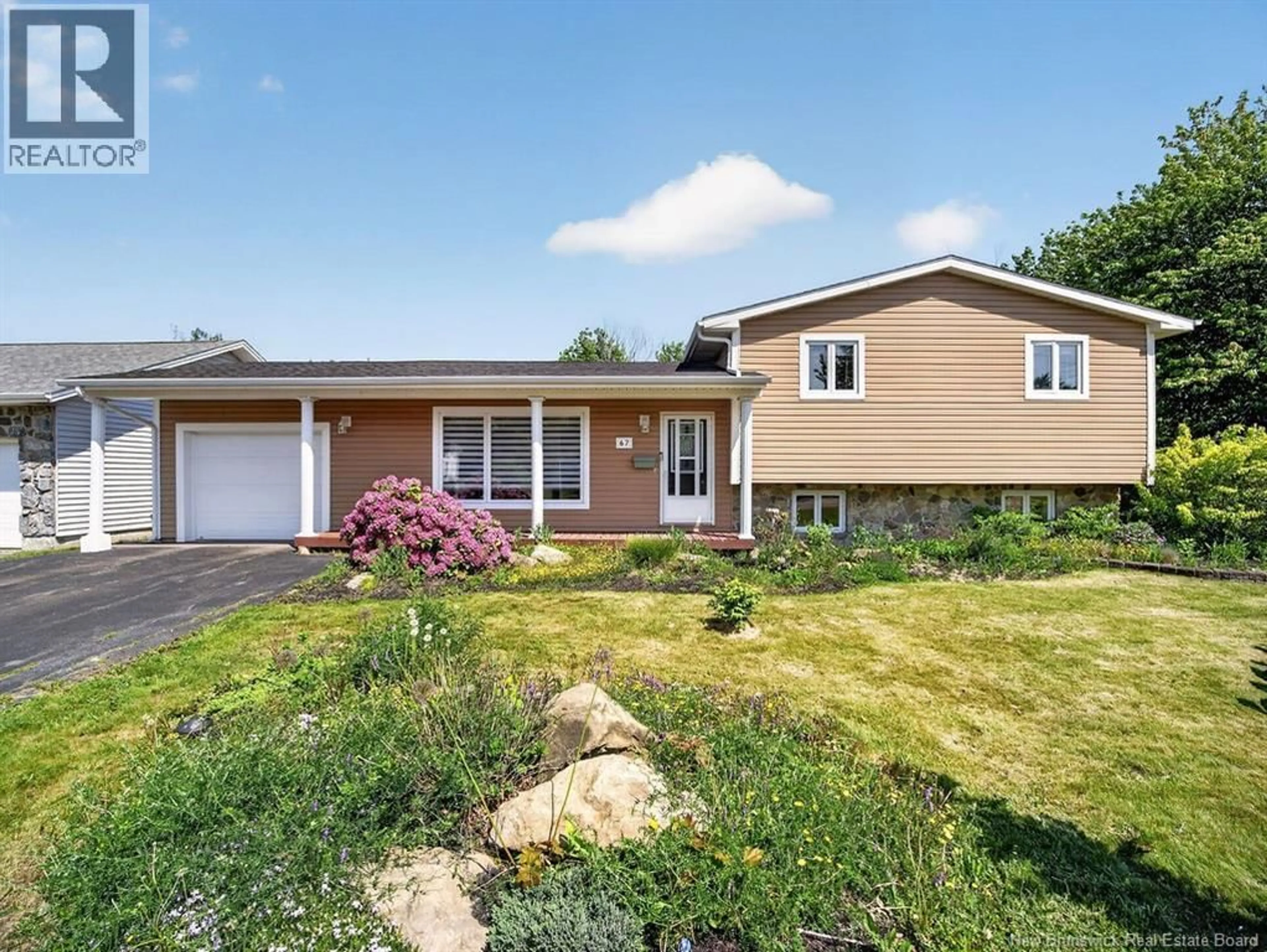 Home with vinyl exterior material, street for 67 BAHAMA STREET, Dieppe New Brunswick E1A4Z1