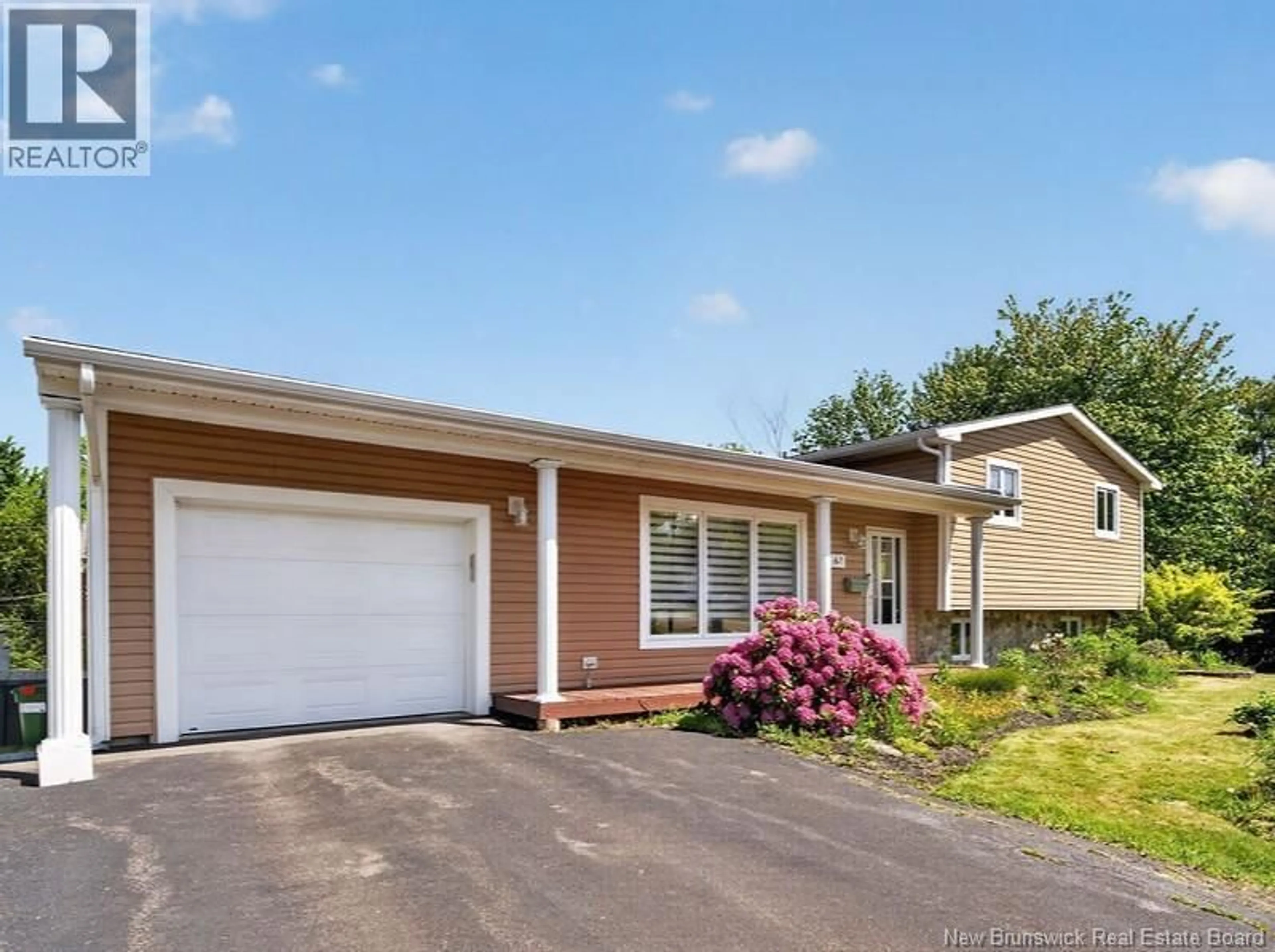 Home with vinyl exterior material, street for 67 BAHAMA STREET, Dieppe New Brunswick E1A4Z1