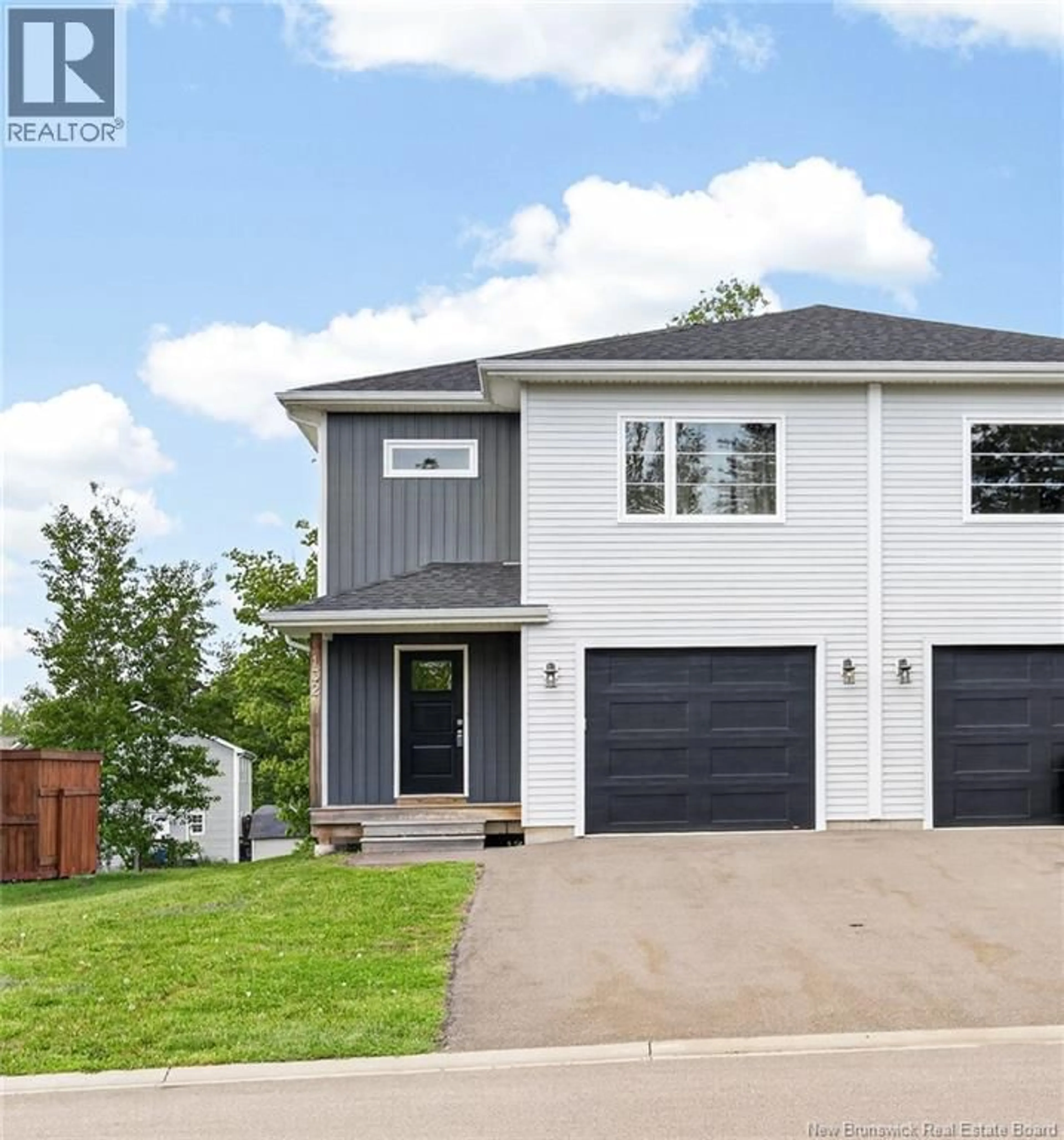 Home with vinyl exterior material, street for 132 RUE DE ERABLES, Dieppe New Brunswick E1A9B2