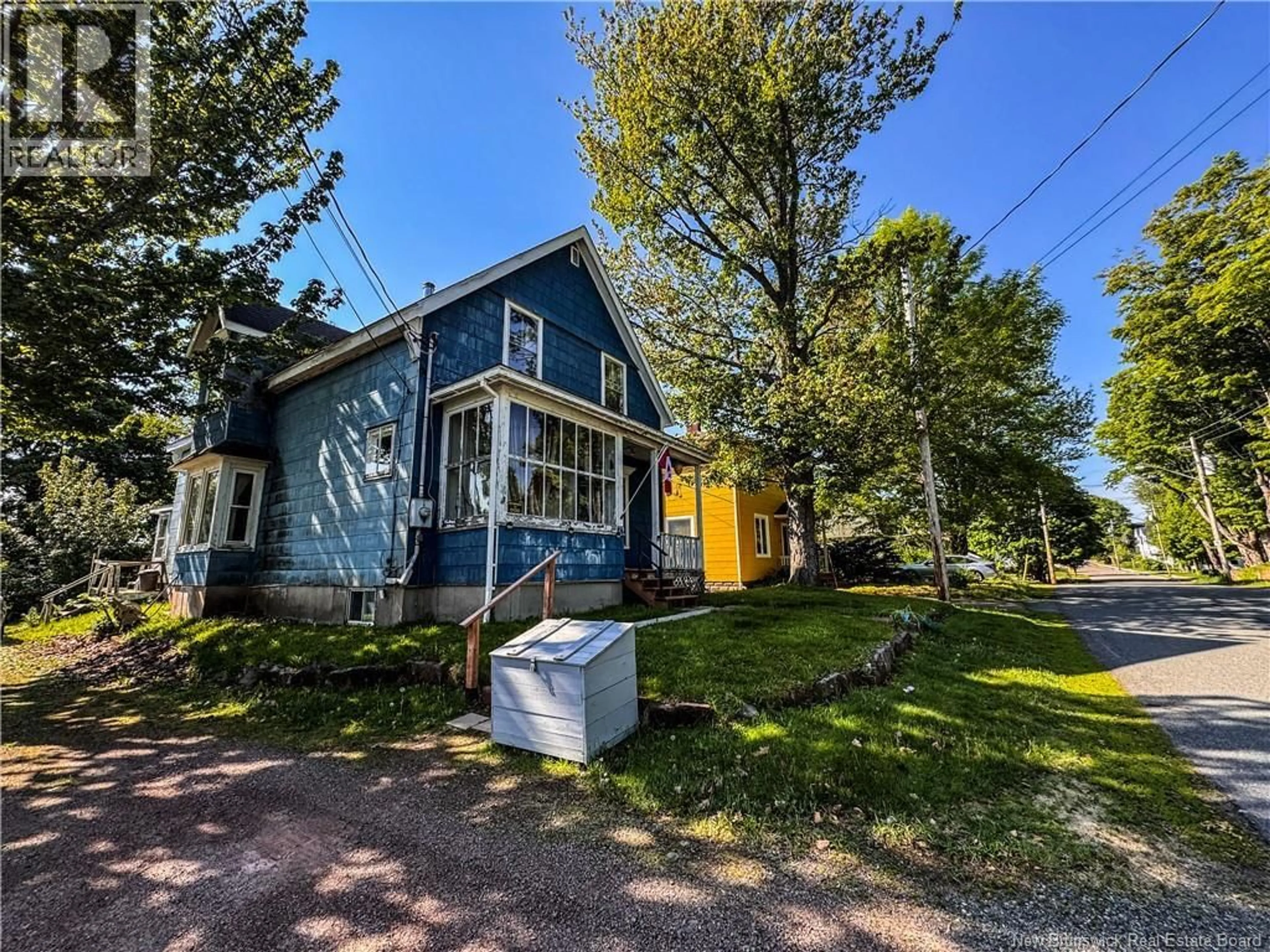 A pic from outside/outdoor area/front of a property/back of a property/a pic from drone, street for 29 SQUIRE STREET, Sackville New Brunswick E4L4K8