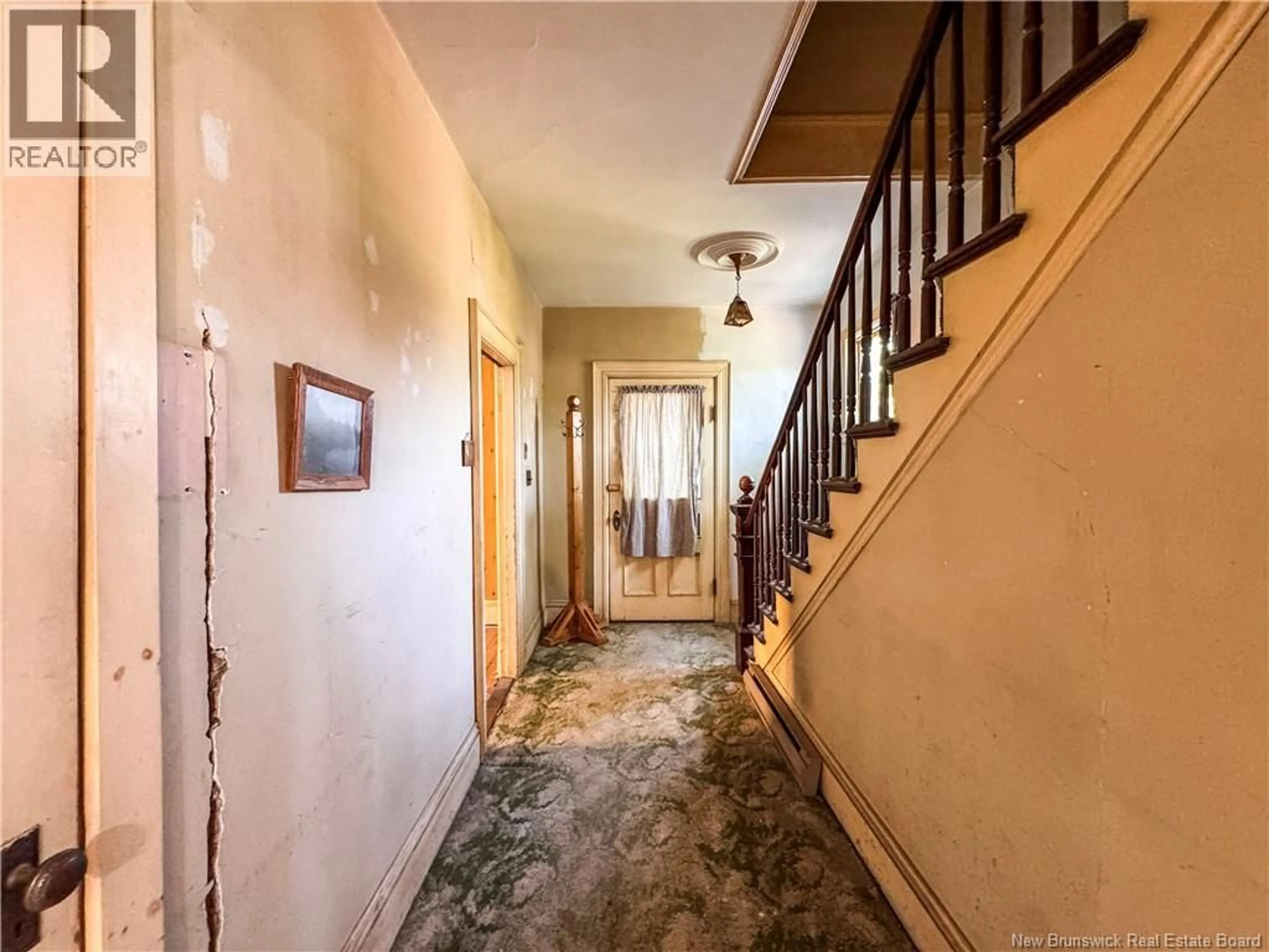 Indoor foyer for 29 SQUIRE STREET, Sackville New Brunswick E4L4K8