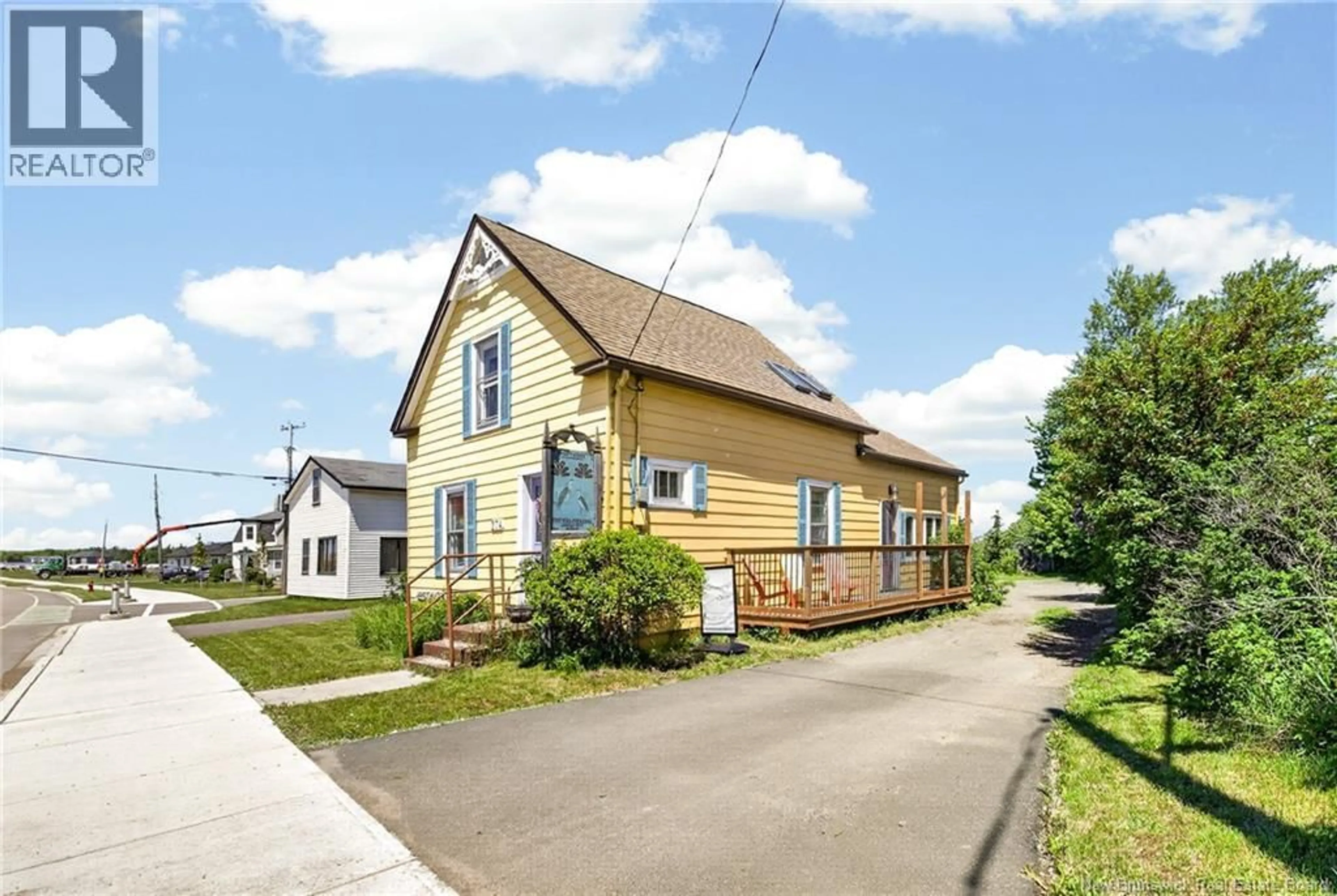 Home with vinyl exterior material, street for 274 MAIN STREET, Shediac New Brunswick E4P2E3