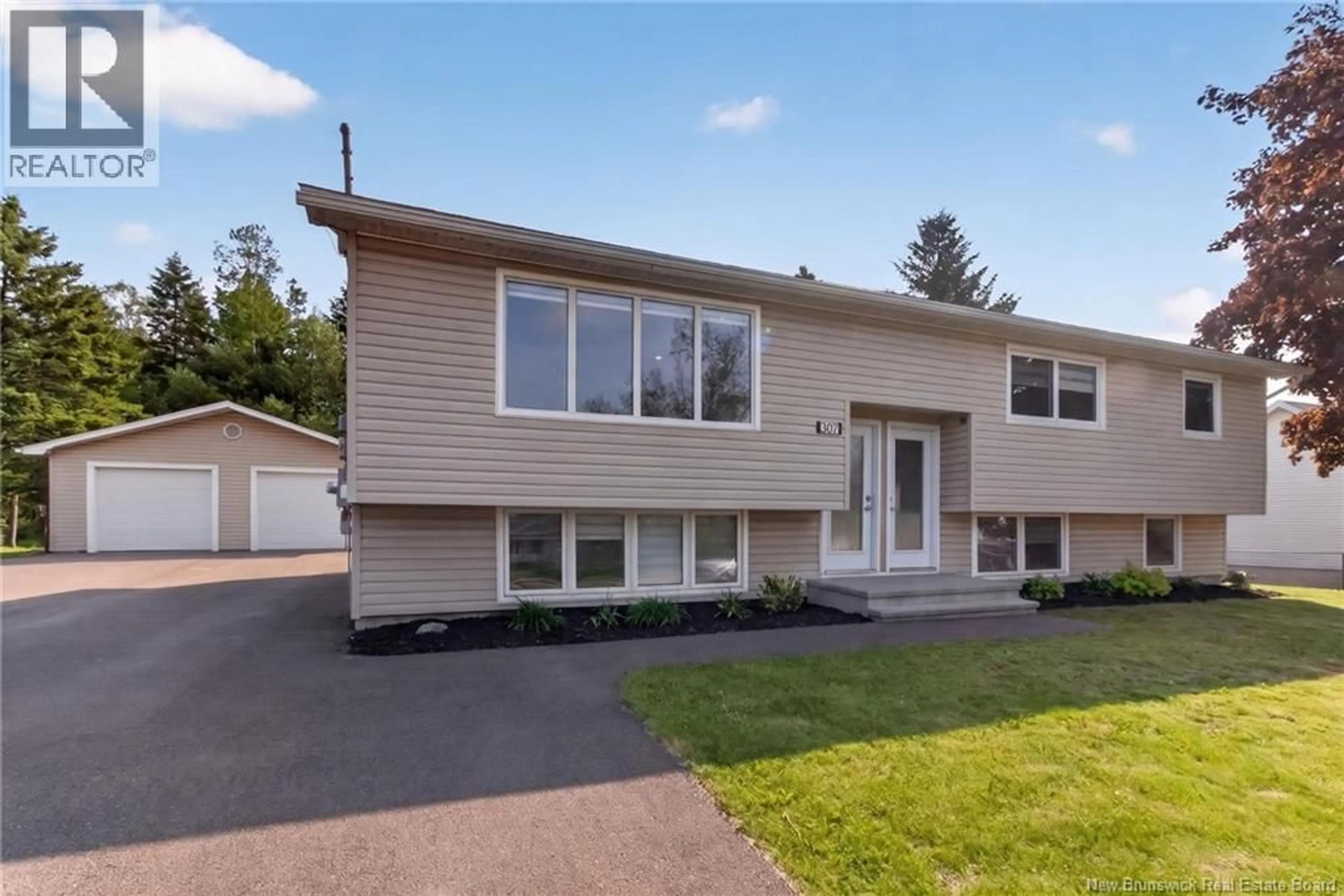 Home with vinyl exterior material, street for 305-307 PASCAL AVENUE, Dieppe New Brunswick E1A2C8